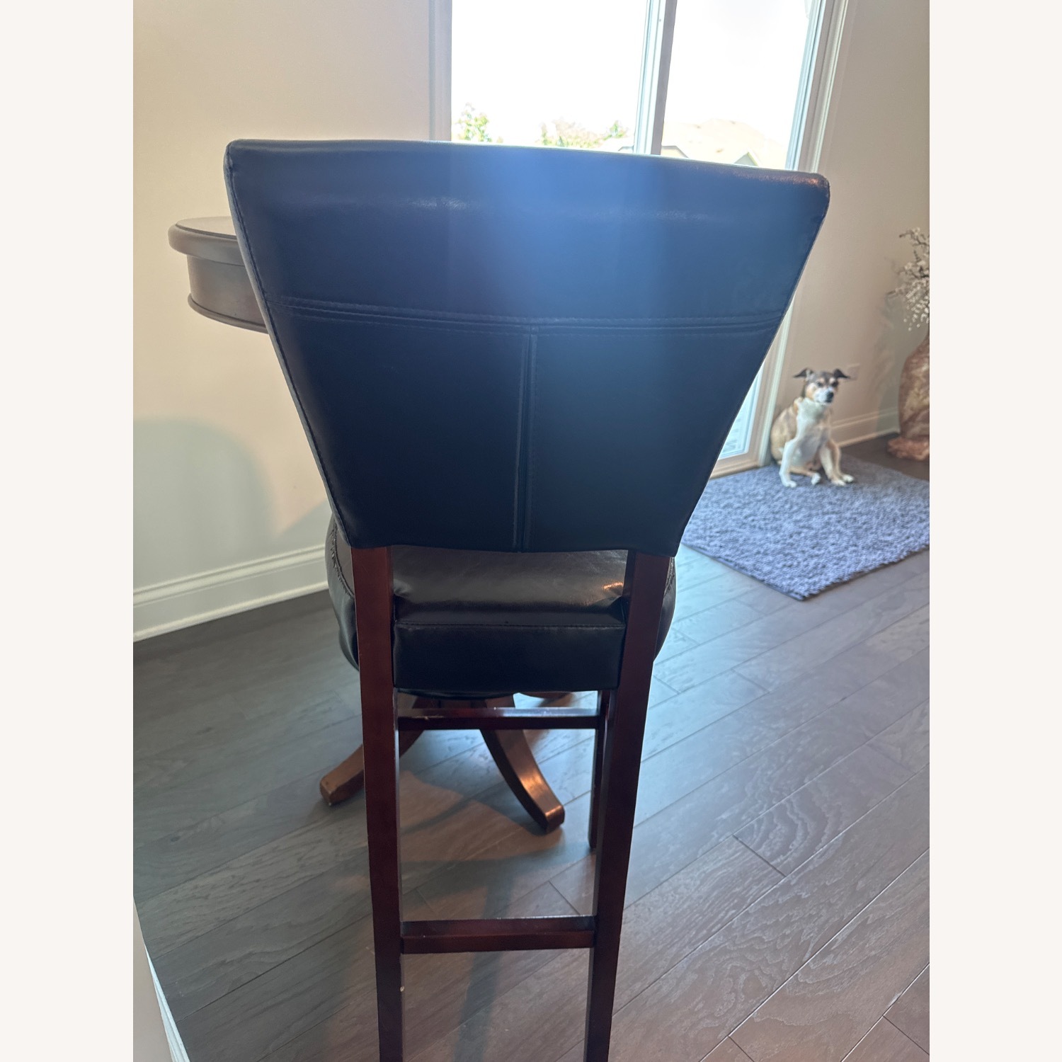 Bar Round Table With 2 High Chairs - image-8