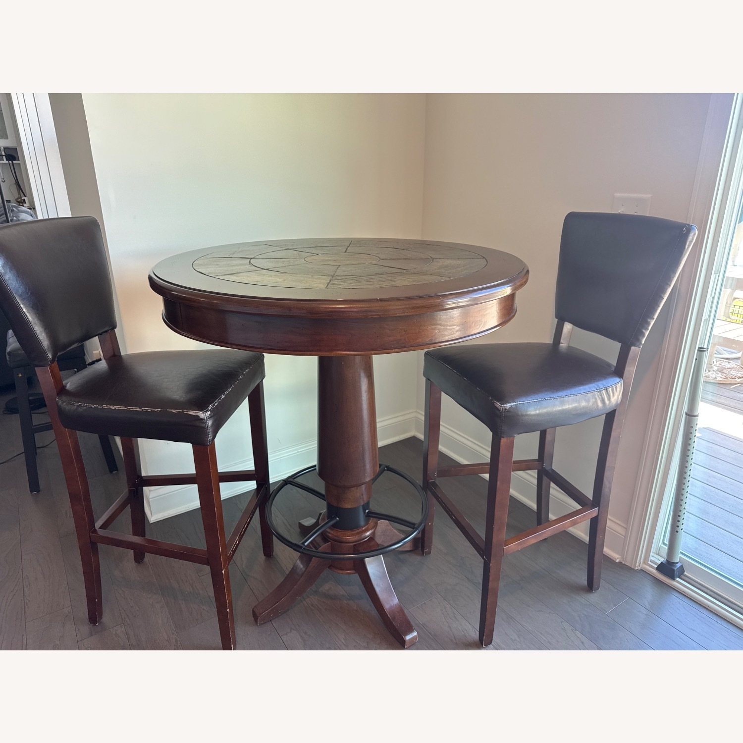 Bar Round Table With 2 High Chairs - image-2