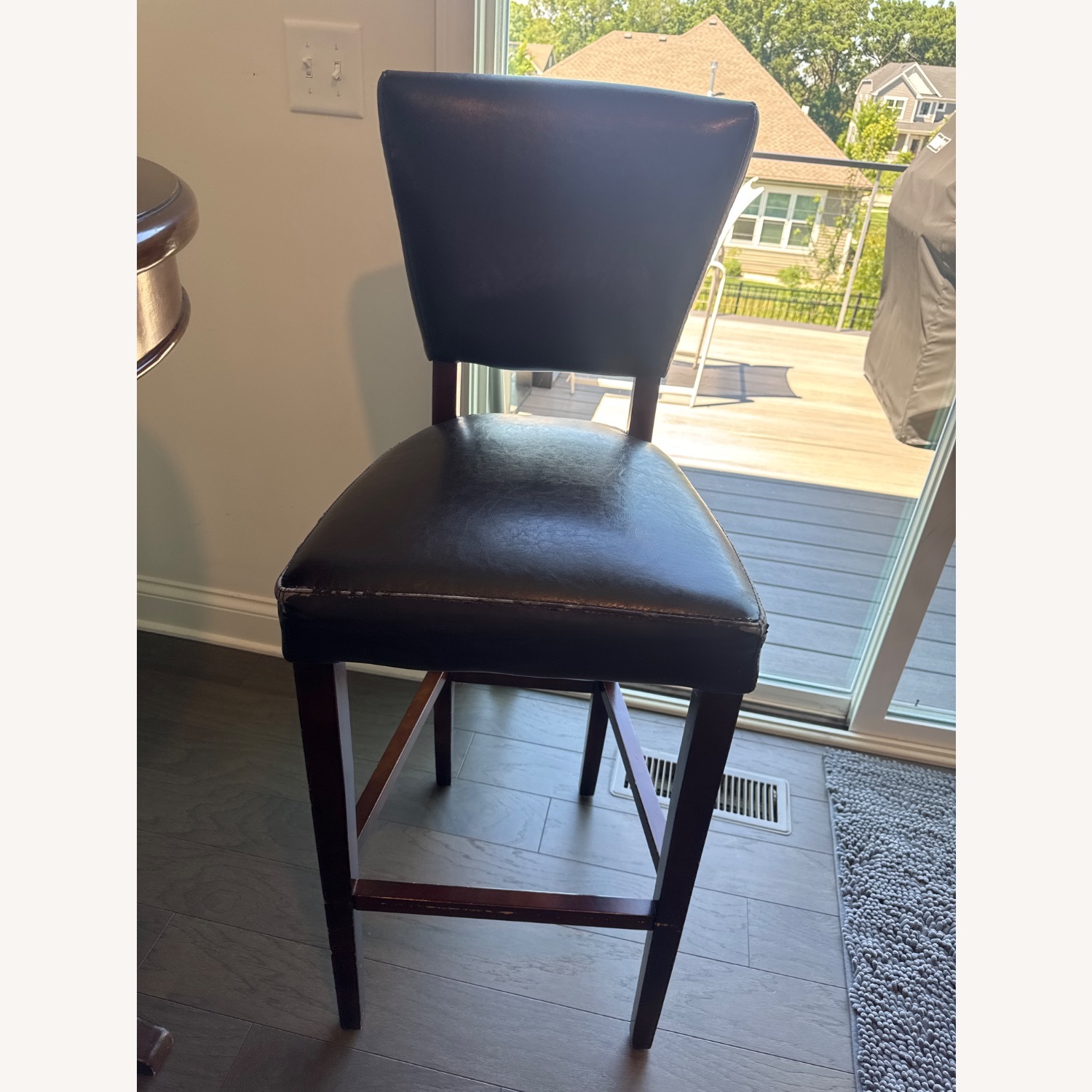 Bar Round Table With 2 High Chairs - image-9