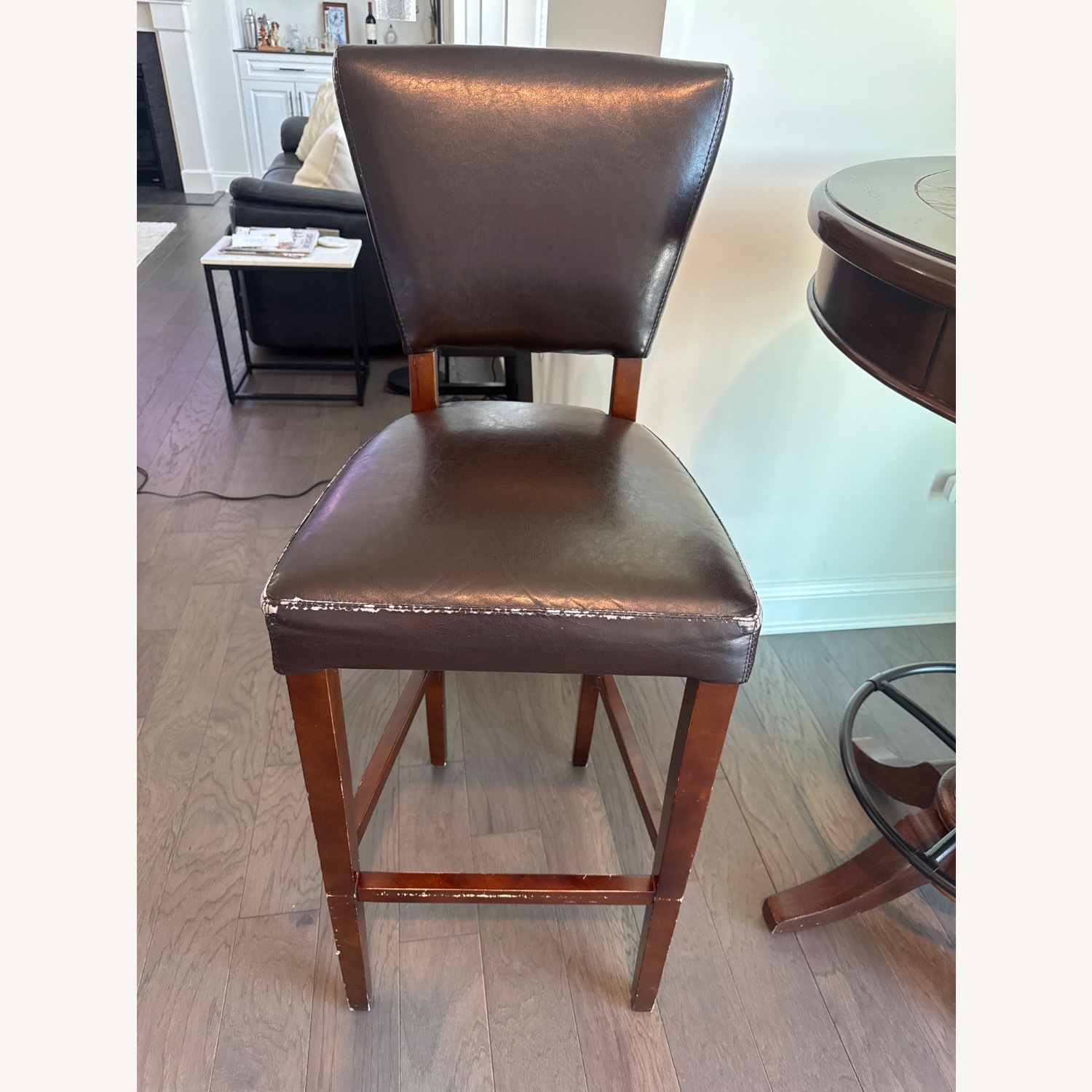 Bar Round Table With 2 High Chairs - image-7