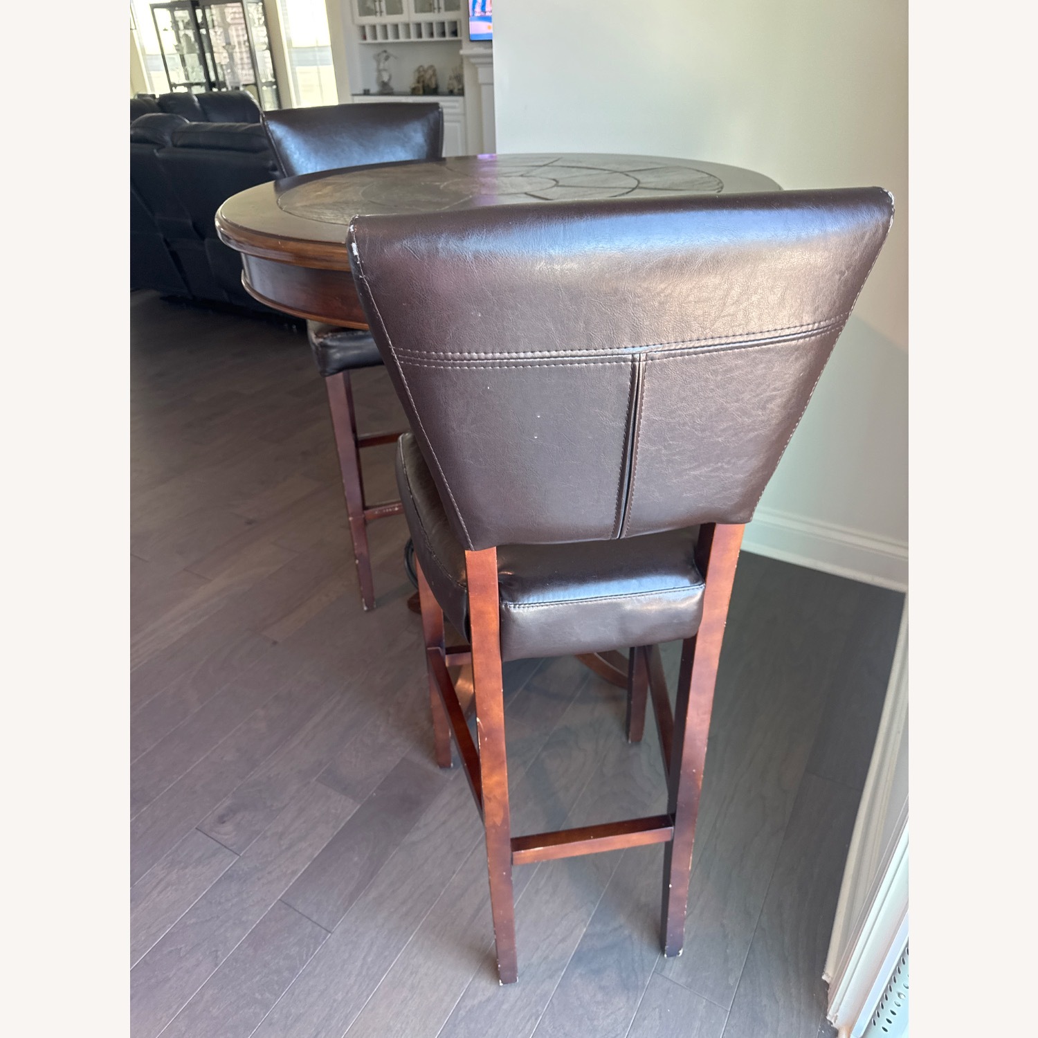 Bar Round Table With 2 High Chairs - image-3