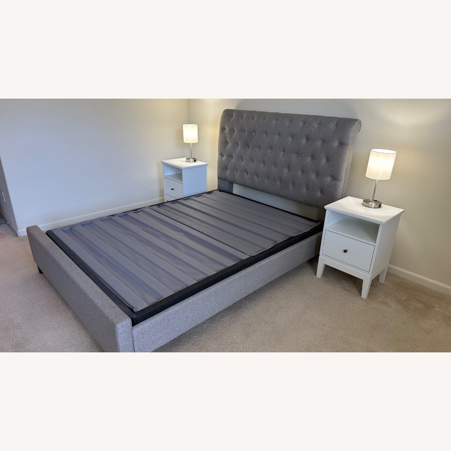 Hillsdale Furniture Light Gray Fabric Queen Bed - image-4