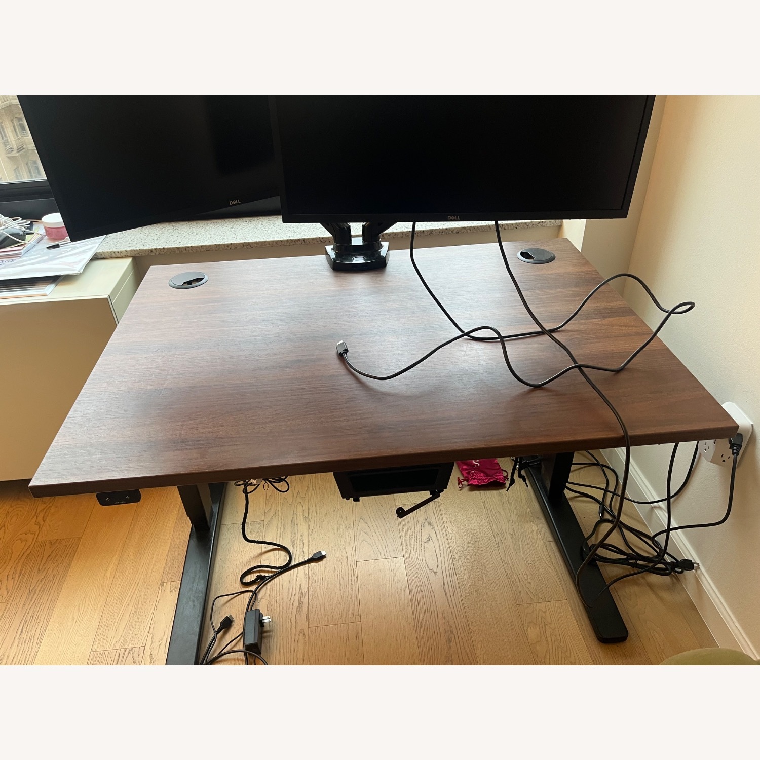 Uplift Standing Desk Walnut - image-10