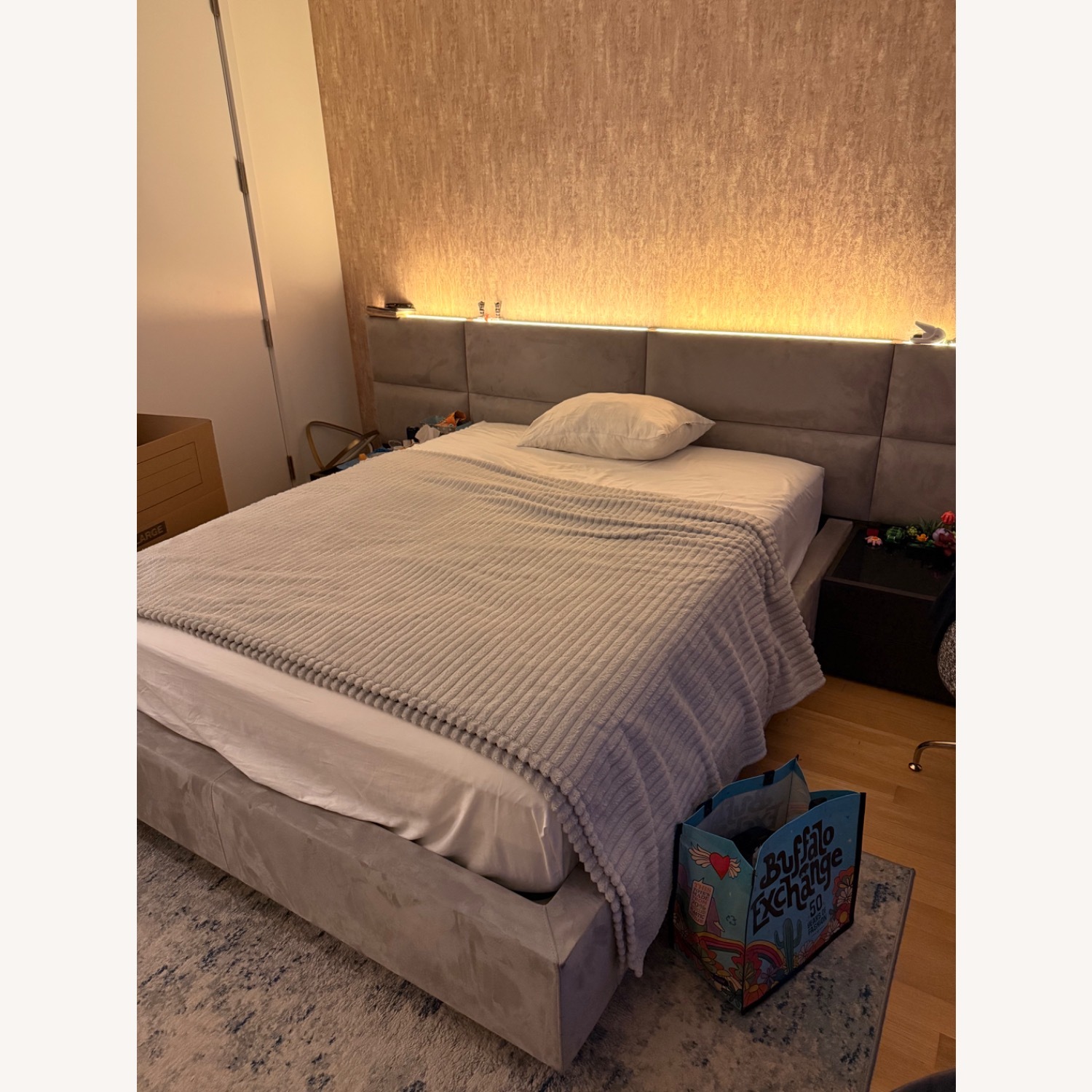 Lazzoni Light Gray Suede Queen Bed with Storage - image-3