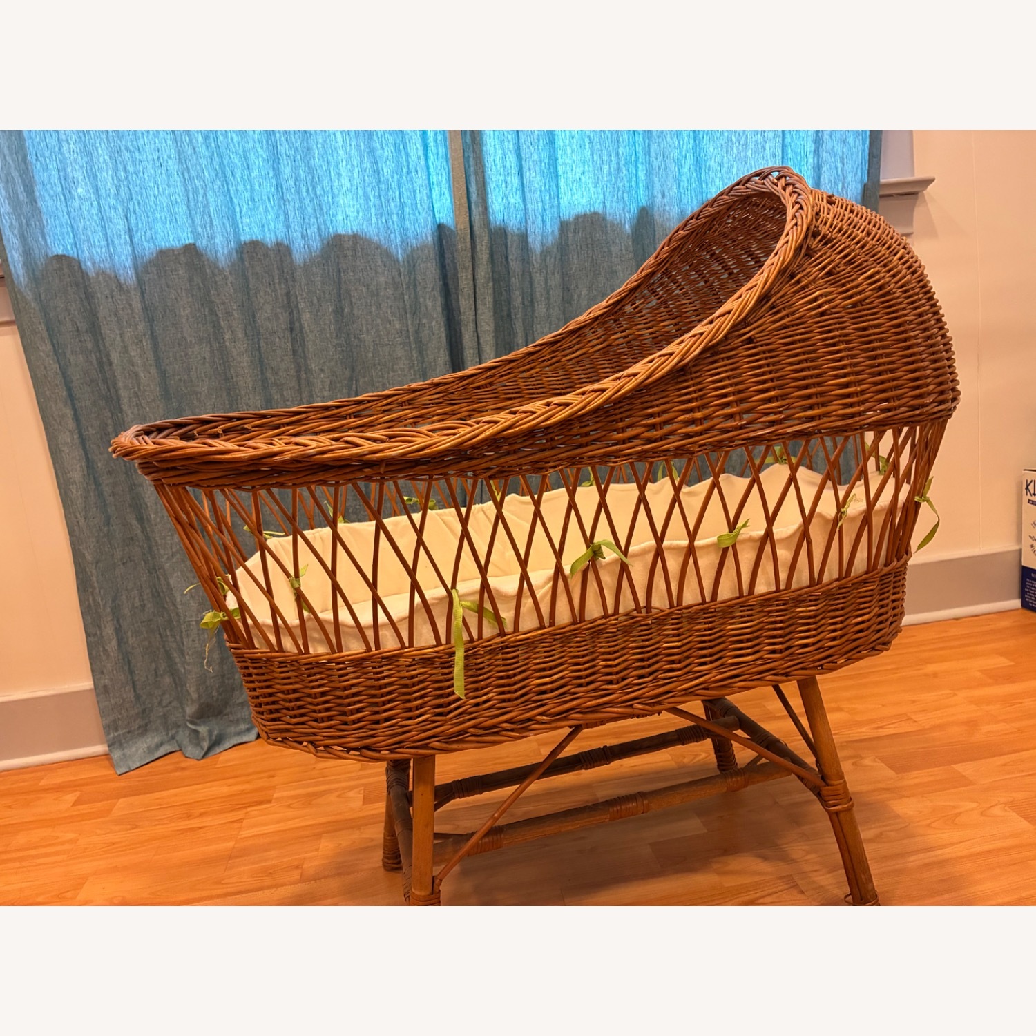 Vintage wicker bassinet - image-5