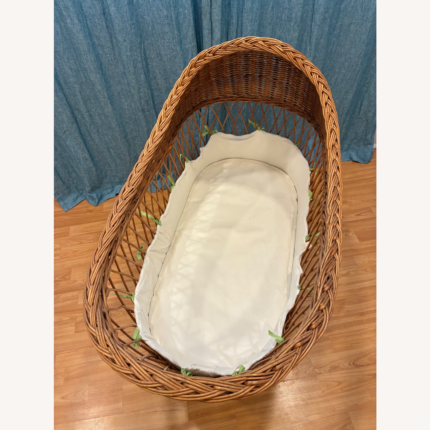 Vintage wicker bassinet - image-2