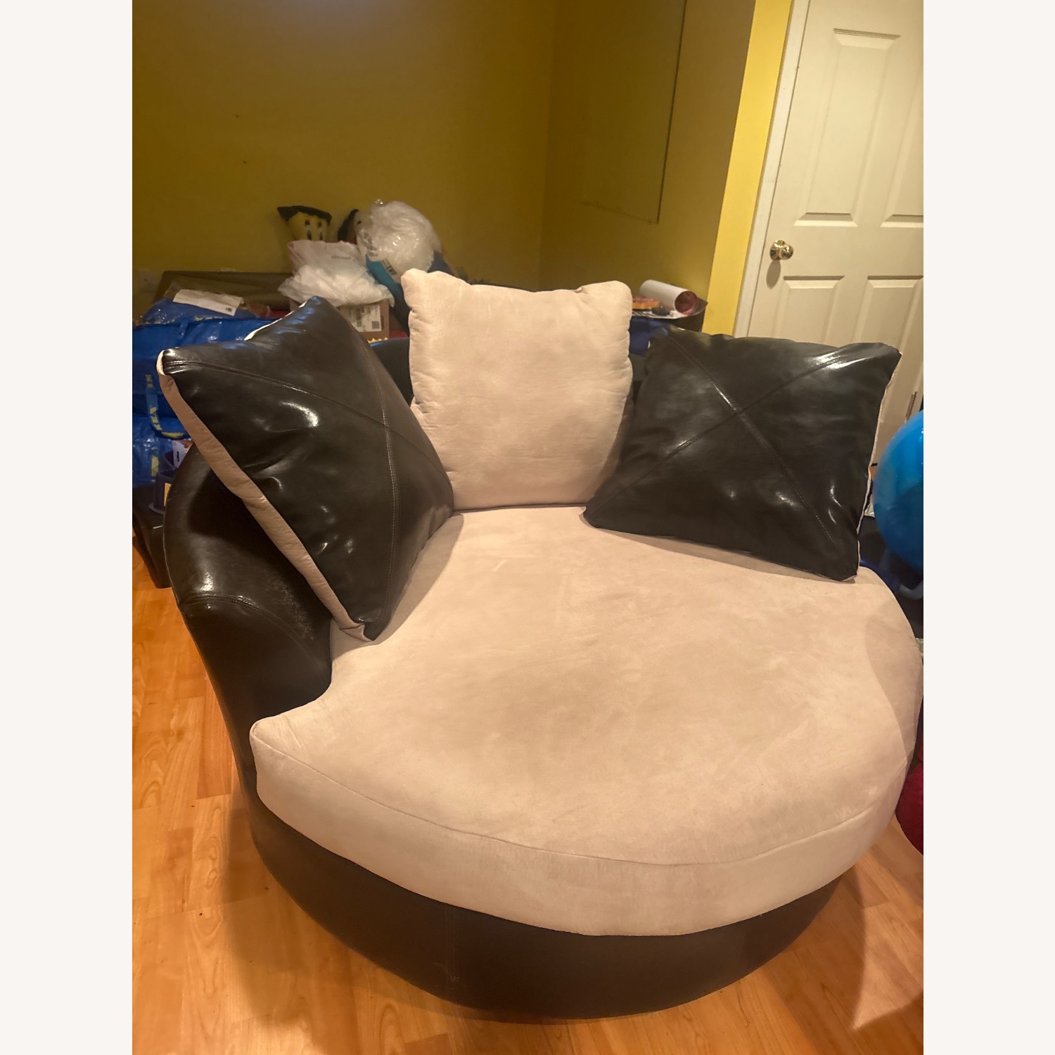 Raymour & Flanigan White Armchair - image-1