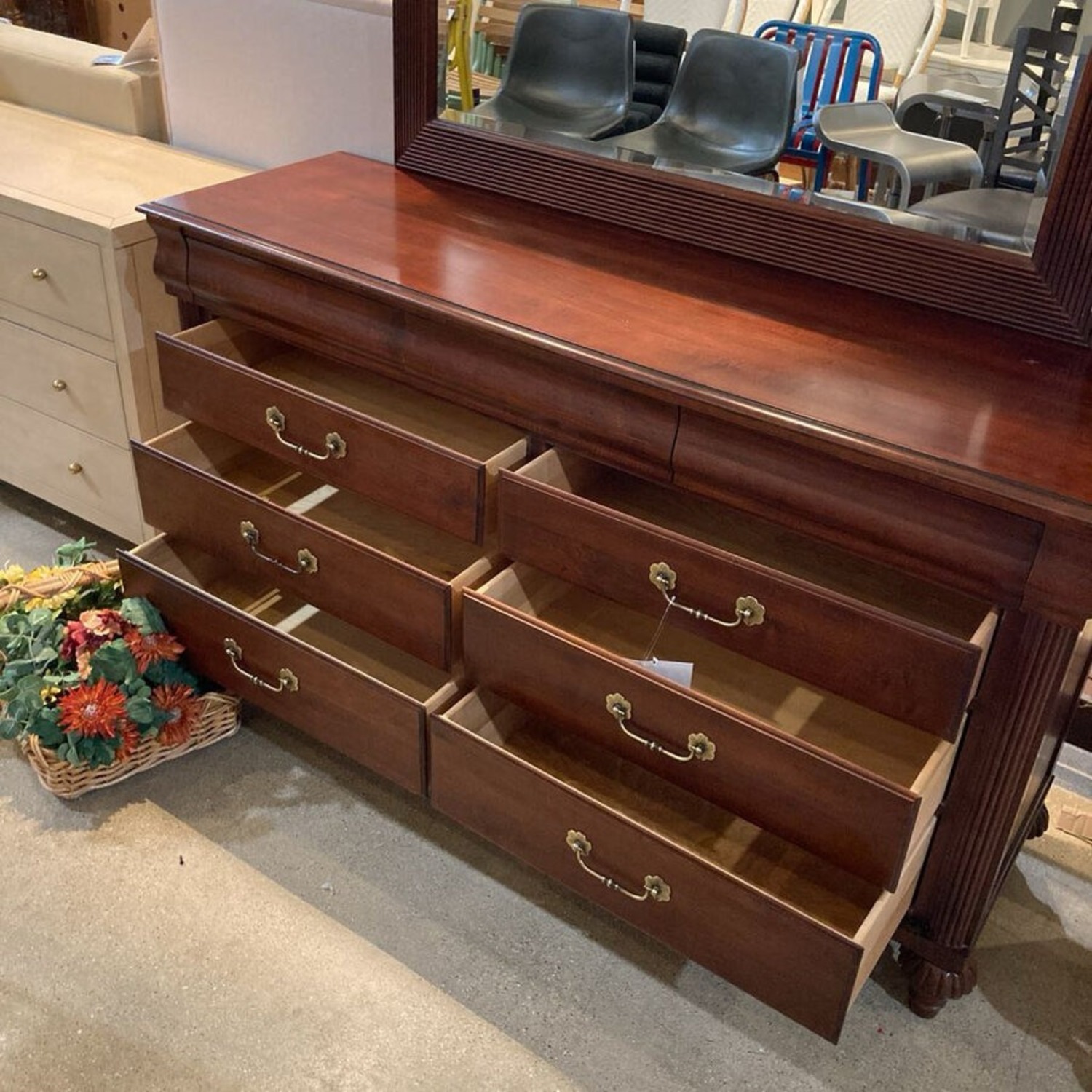 British Classics Dawson 9-Drawer w/ Mirror Dresser - image-9