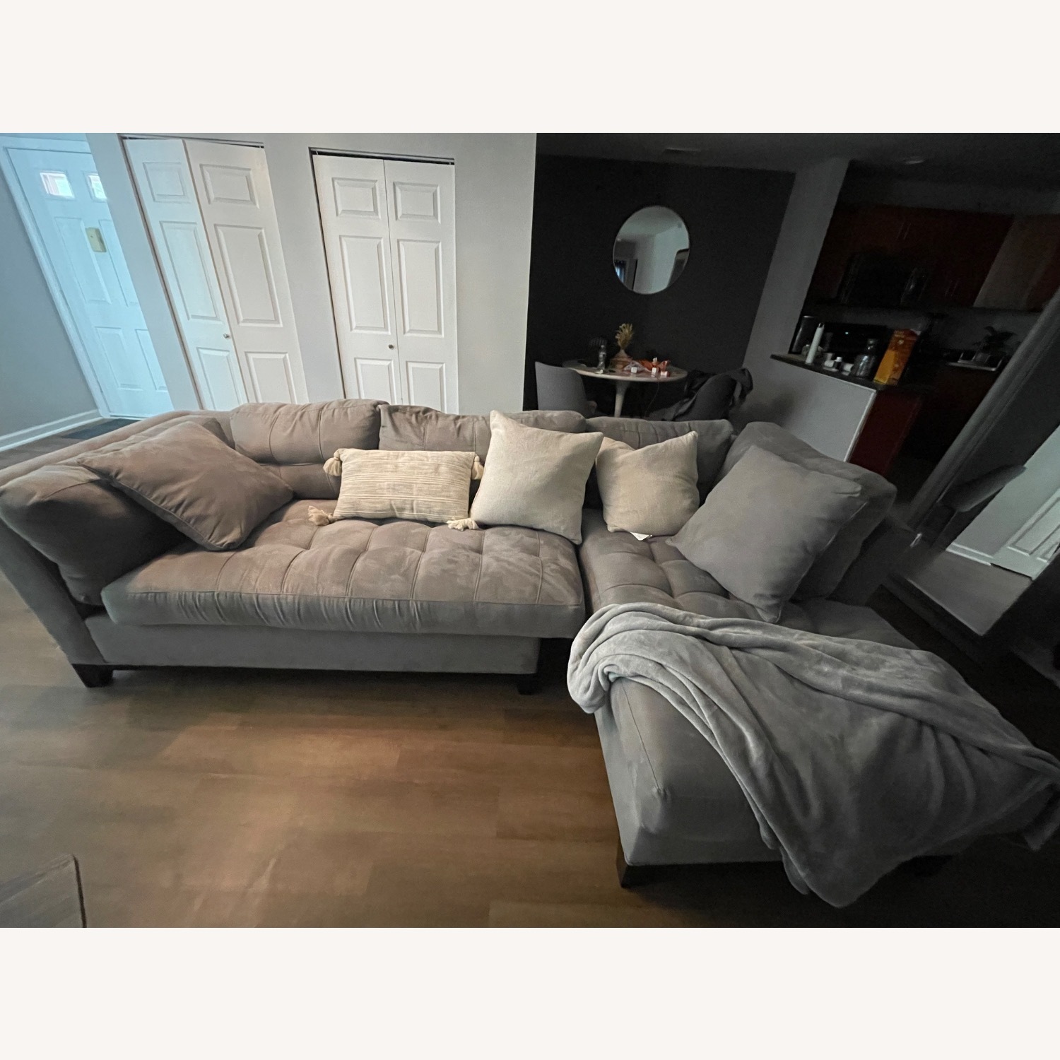 Chaise Sectional  - image-3