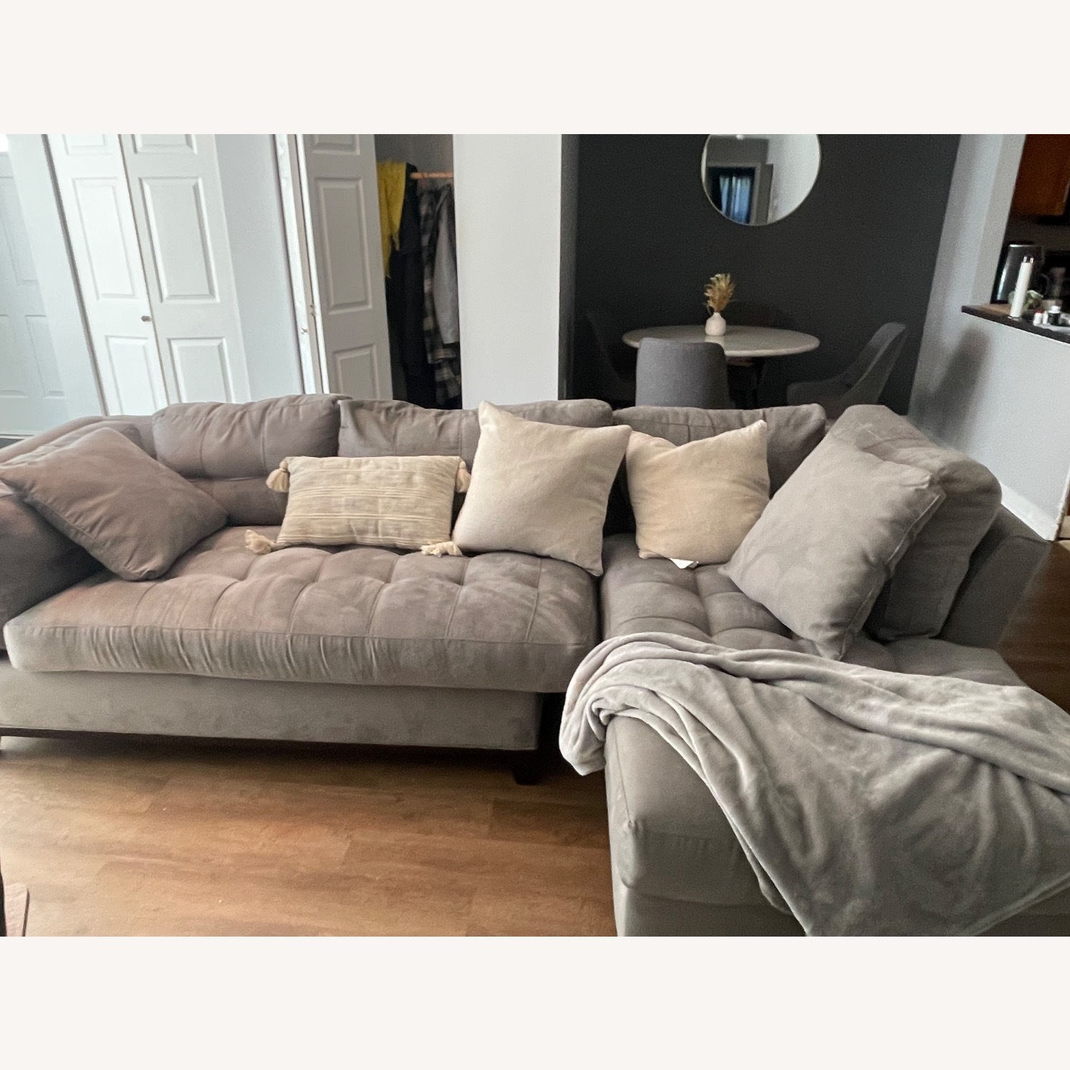 Chaise Sectional  - image-2