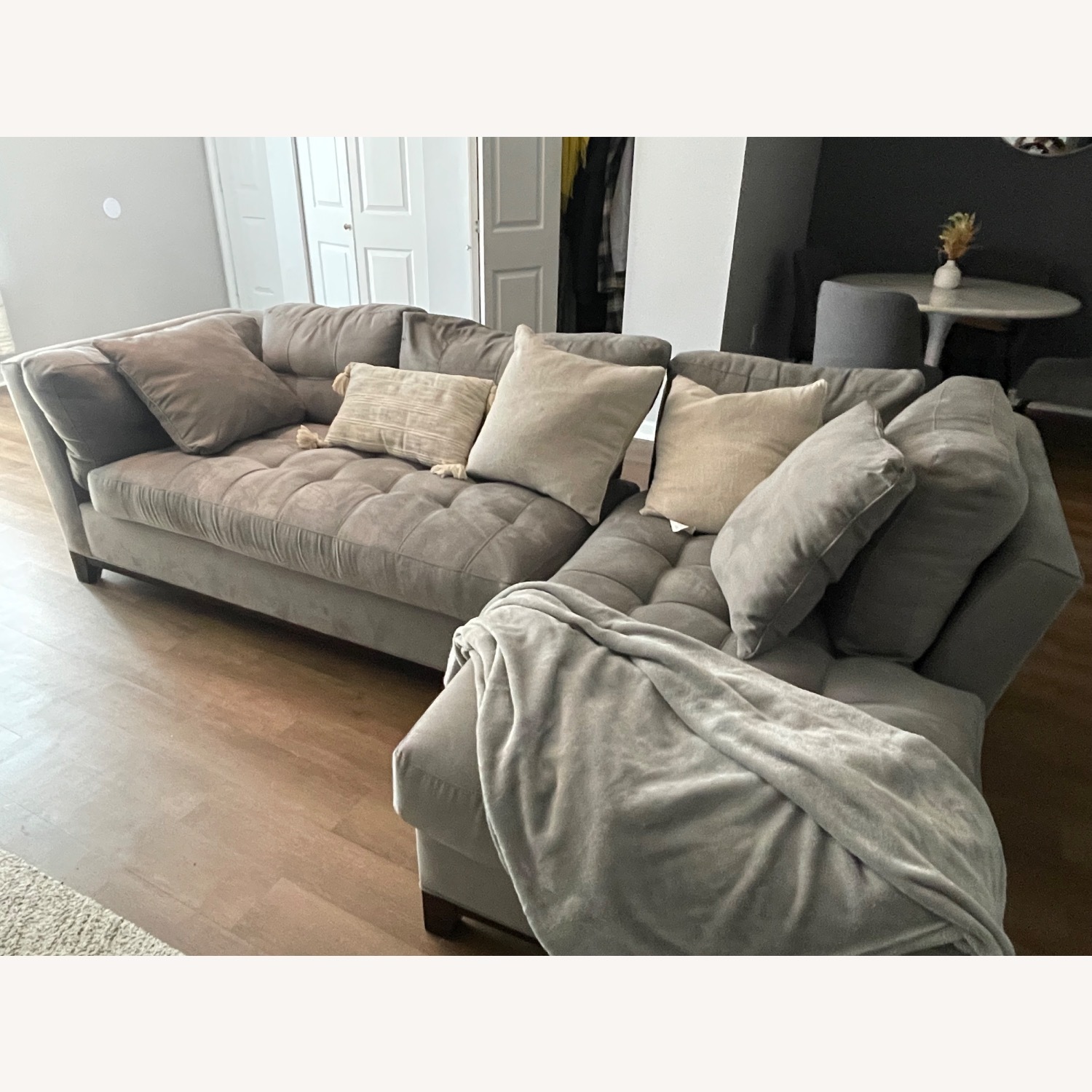 Chaise Sectional  - image-1