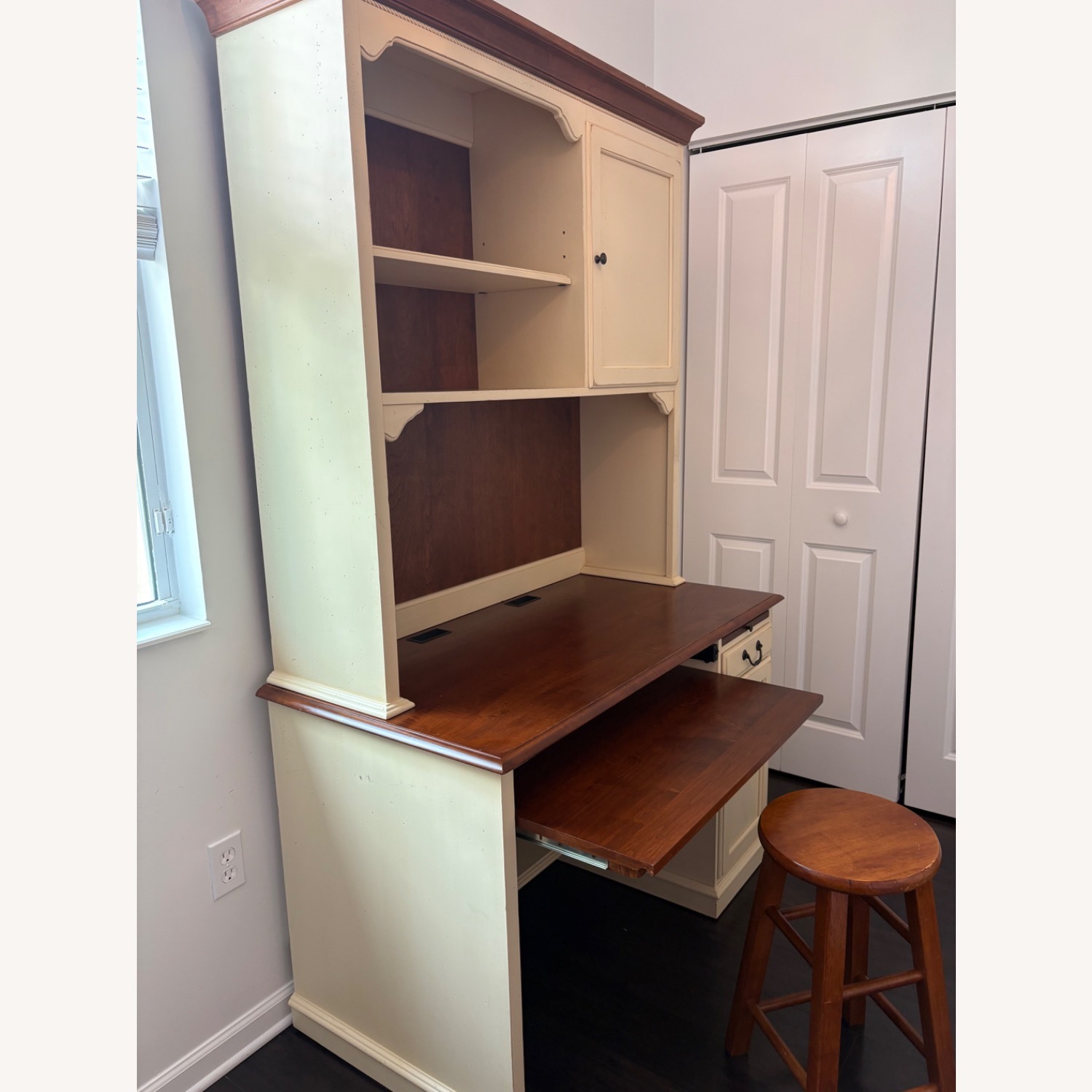 Ethan Allen Country Desk and Hutch - image-4