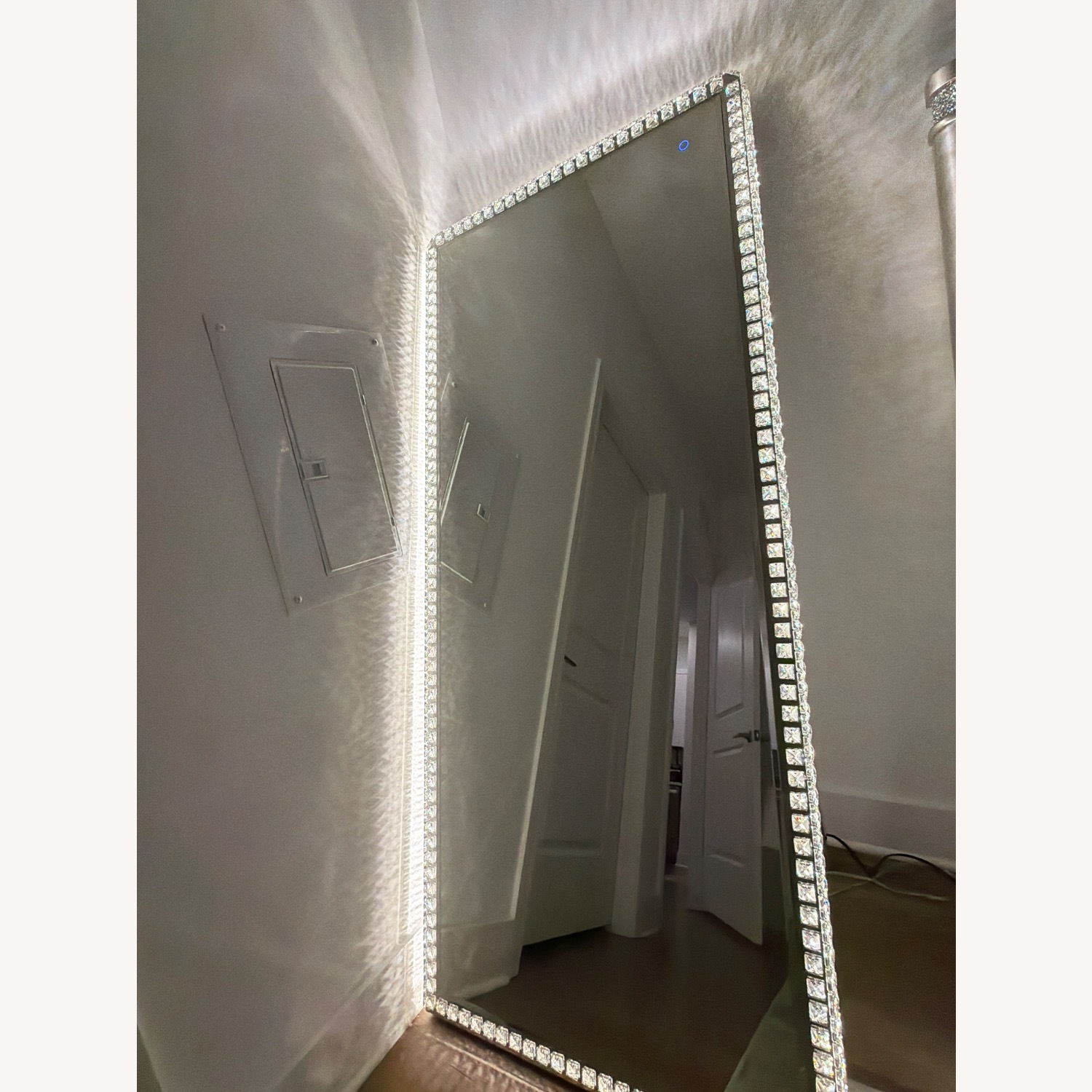 Marilyn Illuminated Rectangular Mirror  - image-3