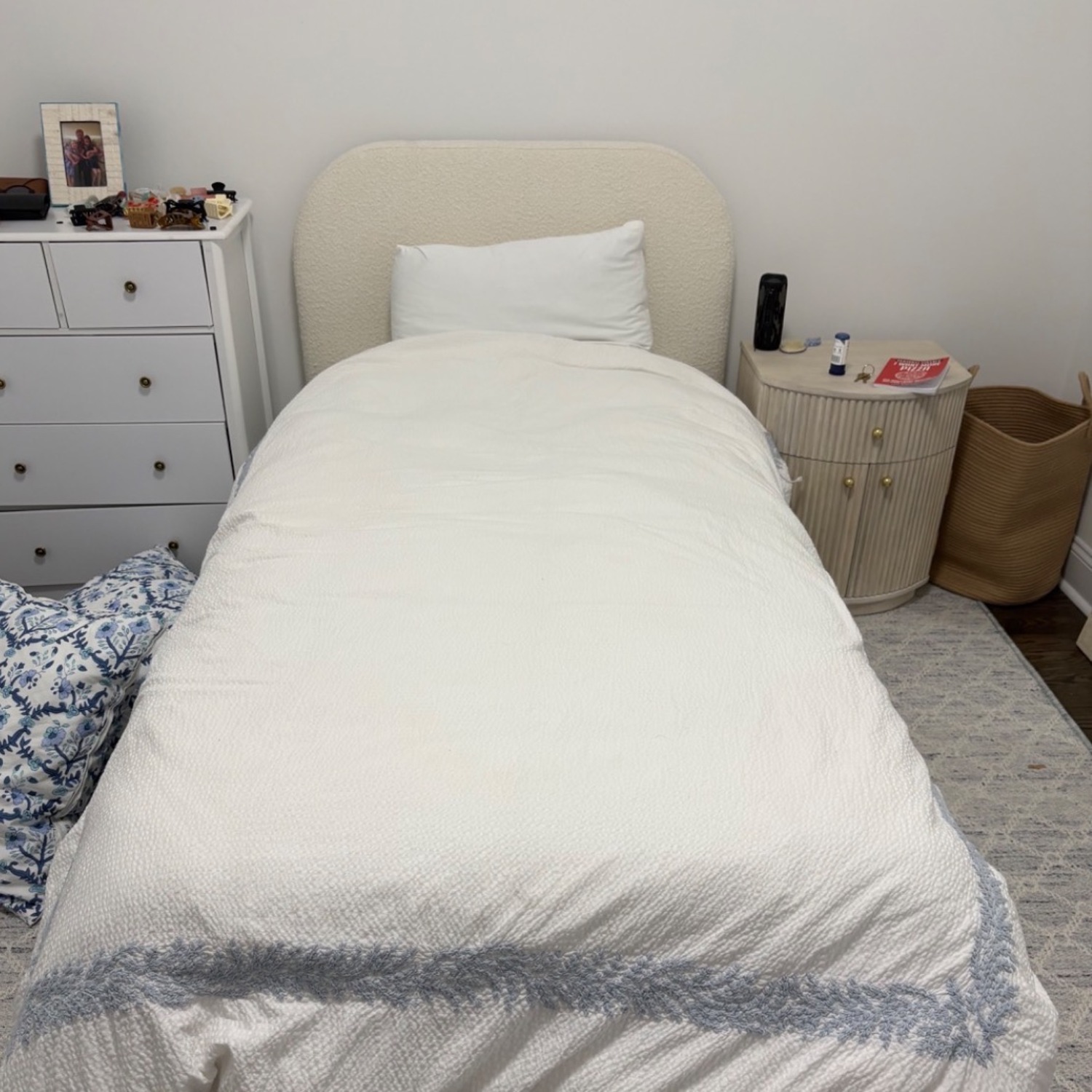 Wayfair Reigen White Wool Twin Bed - image-4