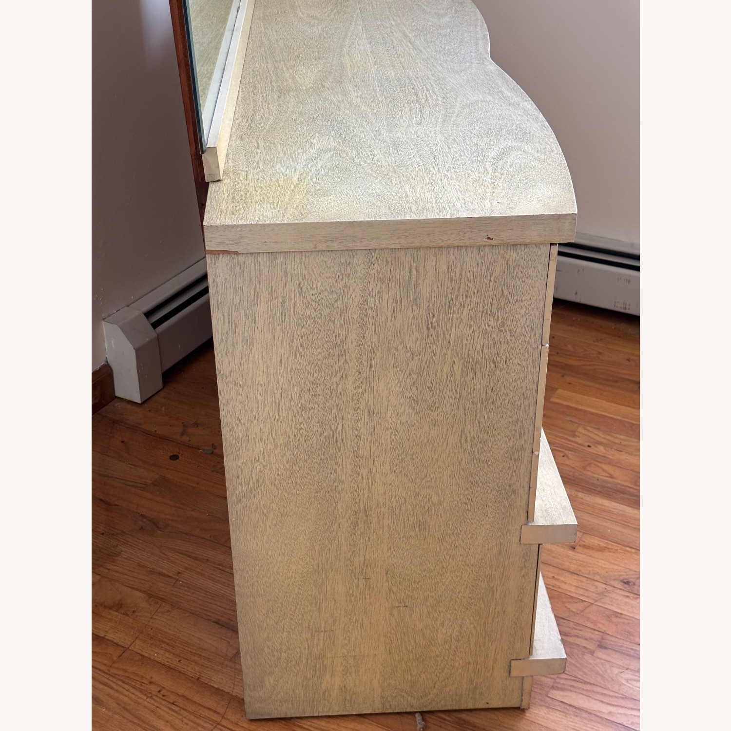 Bassett Starfire White Dresser W Mirror - image-4