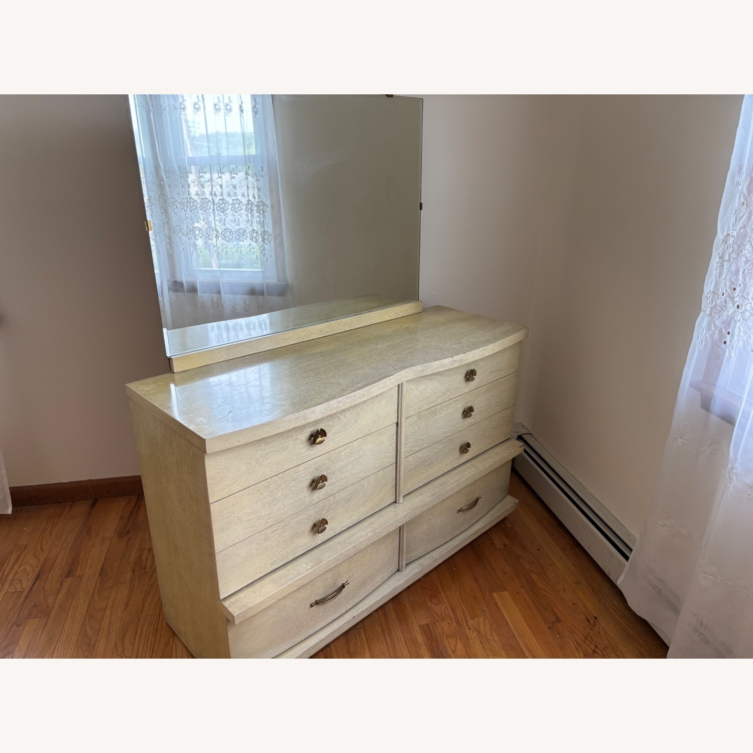 Bassett Starfire White Dresser W Mirror - image-1