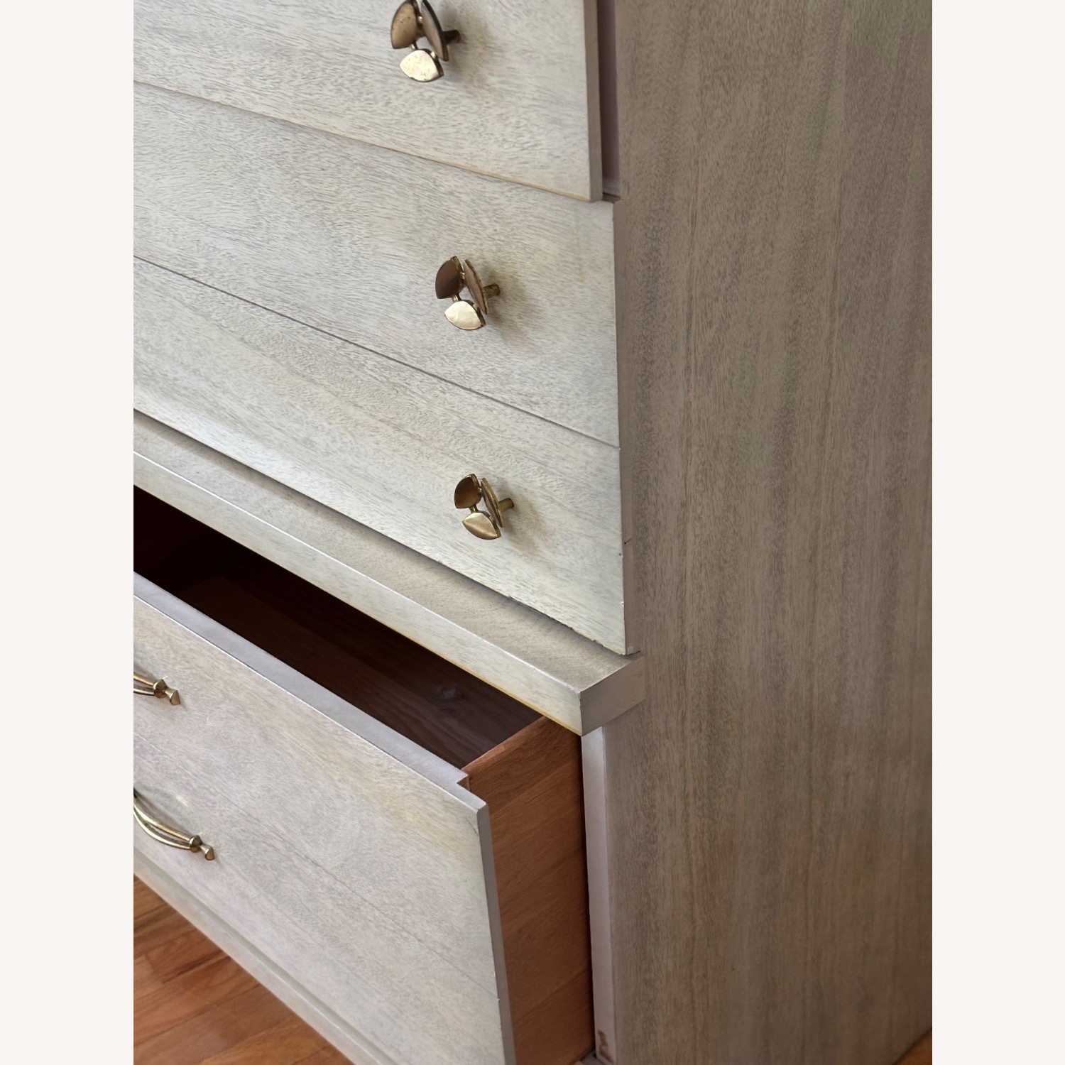 Bassett Starfire White Dresser W Mirror - image-3