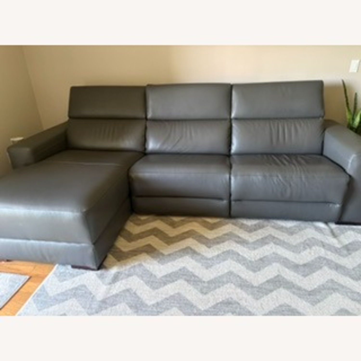 Vintage/Antique Dark Gray 3+ Piece Sectional - image-5