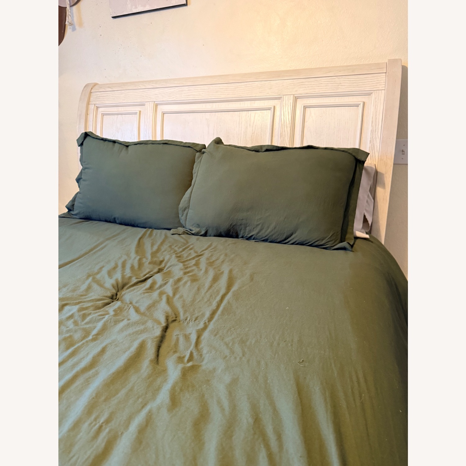 Ashley Furniture Robbinsdale White Wood Queen Bed - image-4