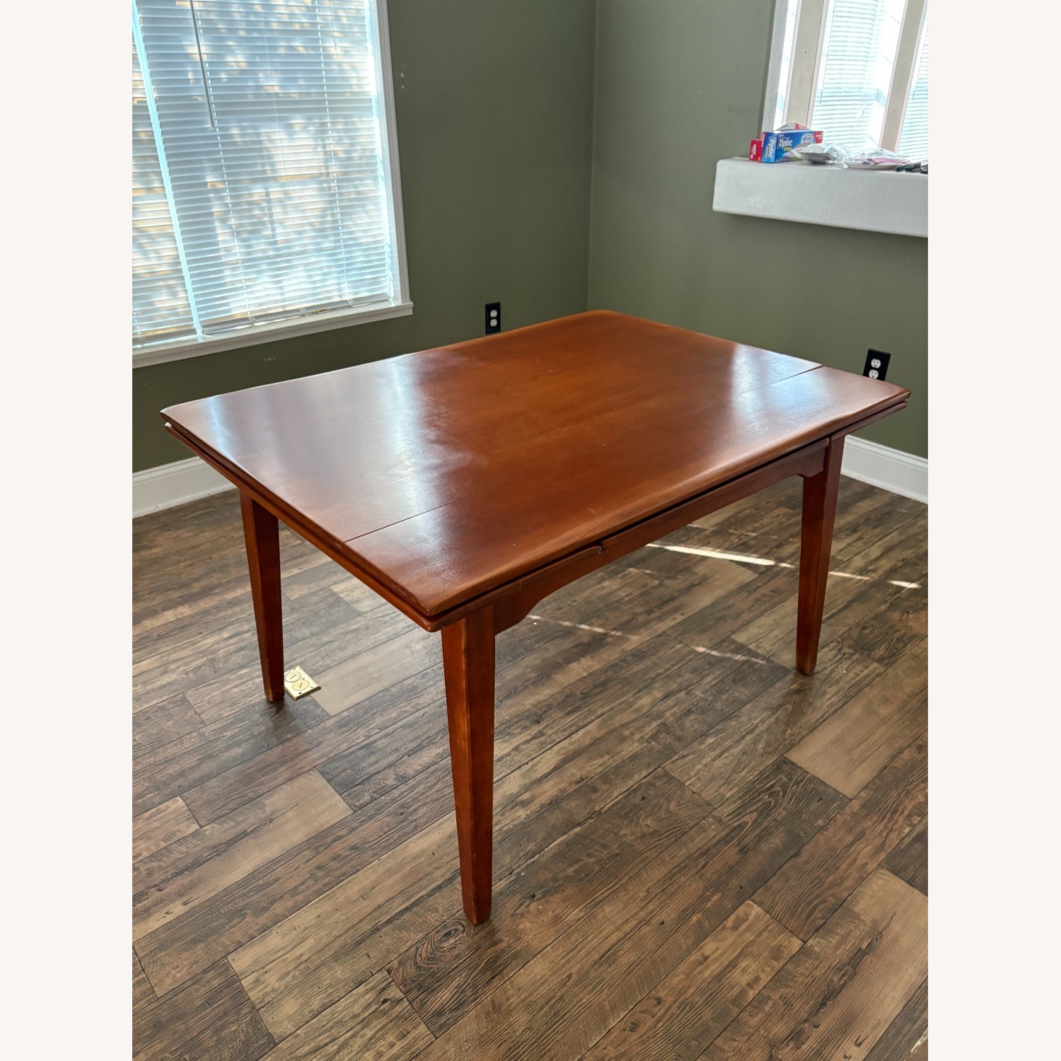 Cushman Table - image-3