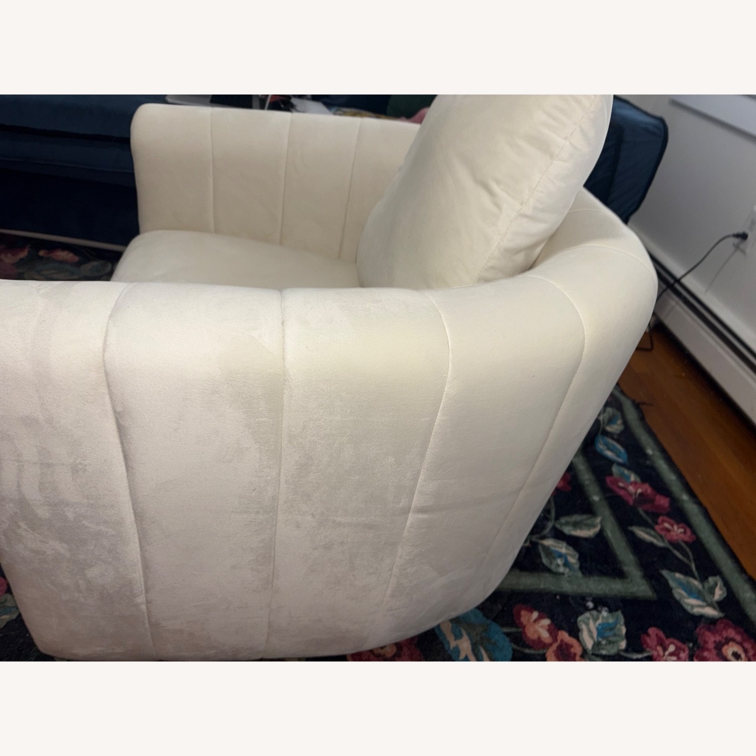 Deria 30.5'' W Velvet Swivel Barrel Chair - image-5