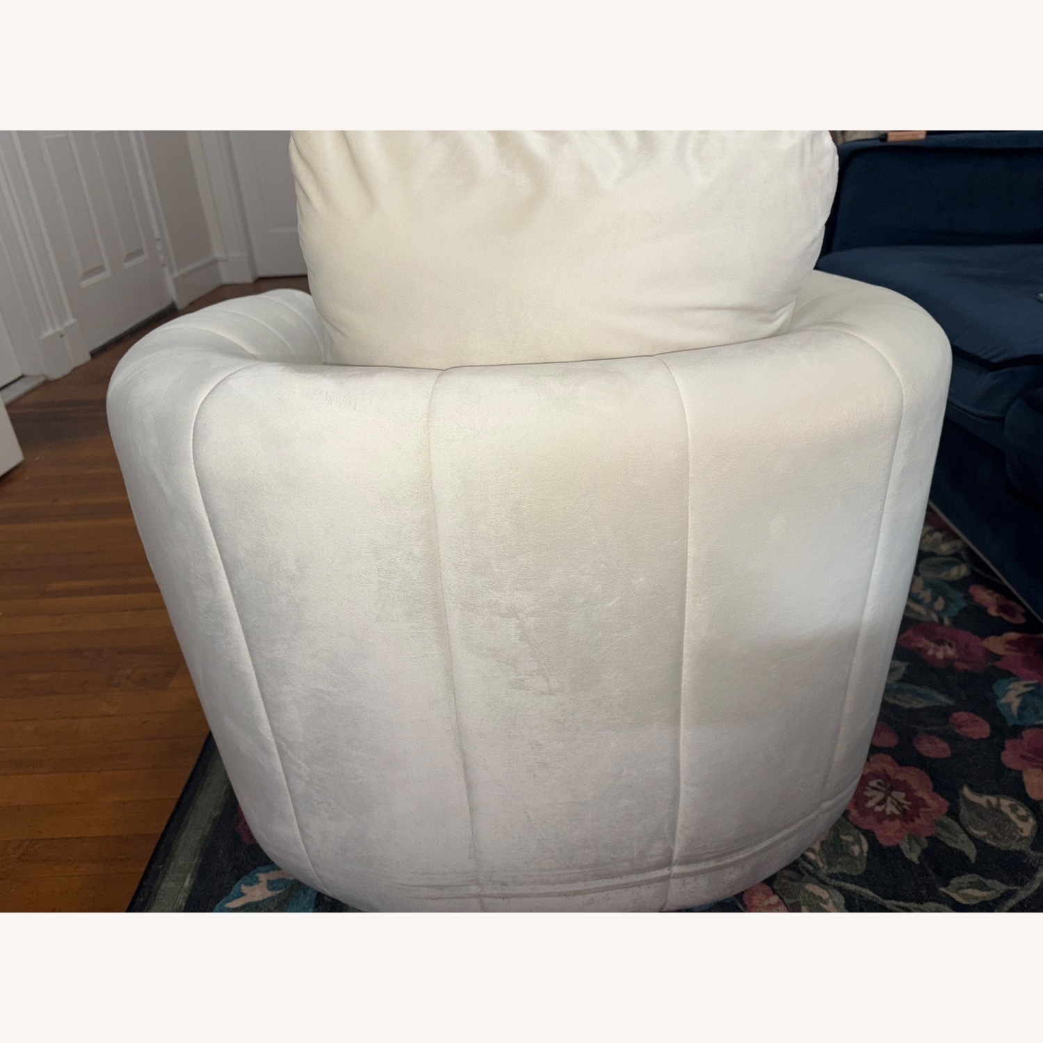 Deria 30.5'' W Velvet Swivel Barrel Chair - image-7