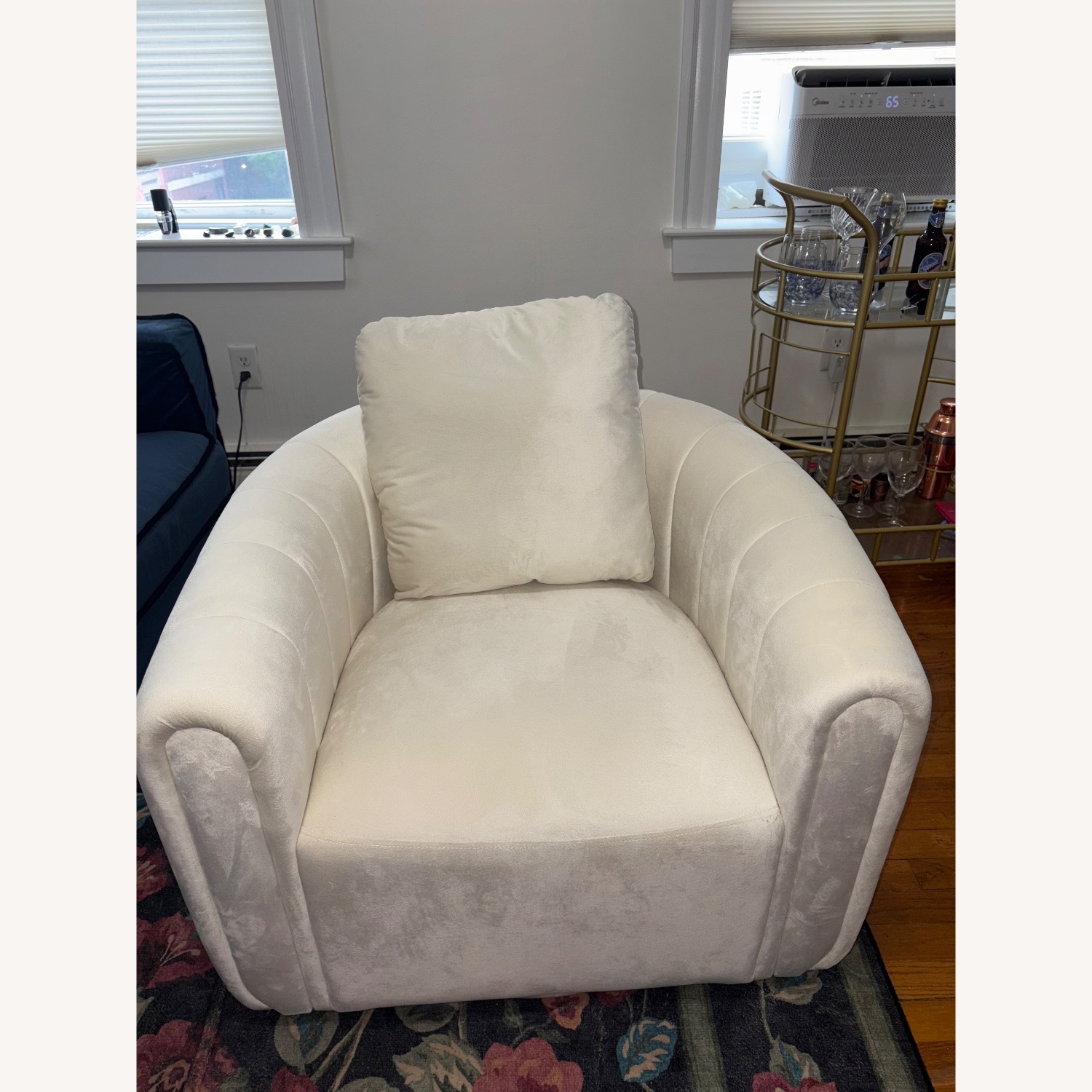 Deria 30.5'' W Velvet Swivel Barrel Chair - image-2