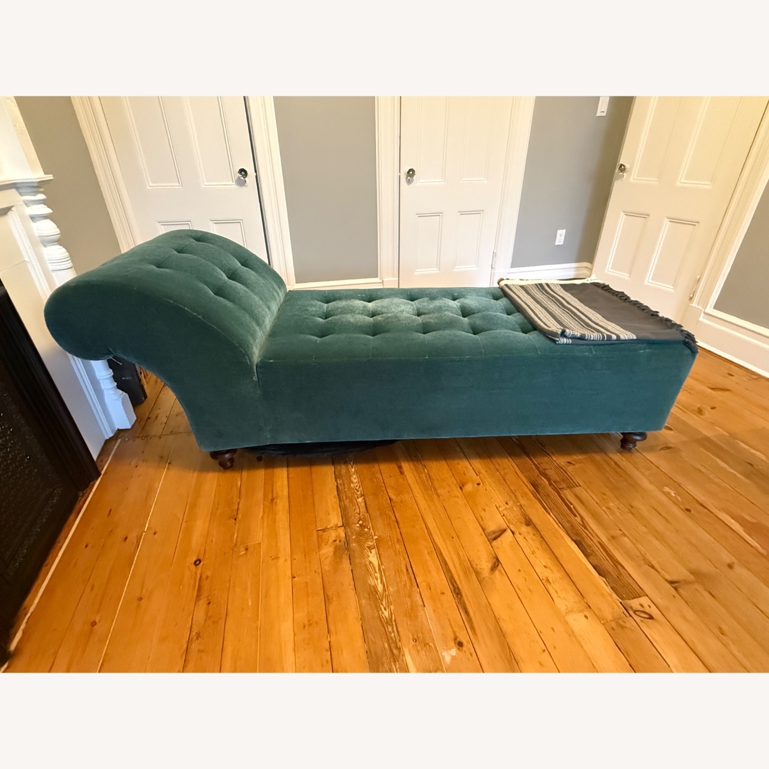 Tufted Chaise Lounge - image-2