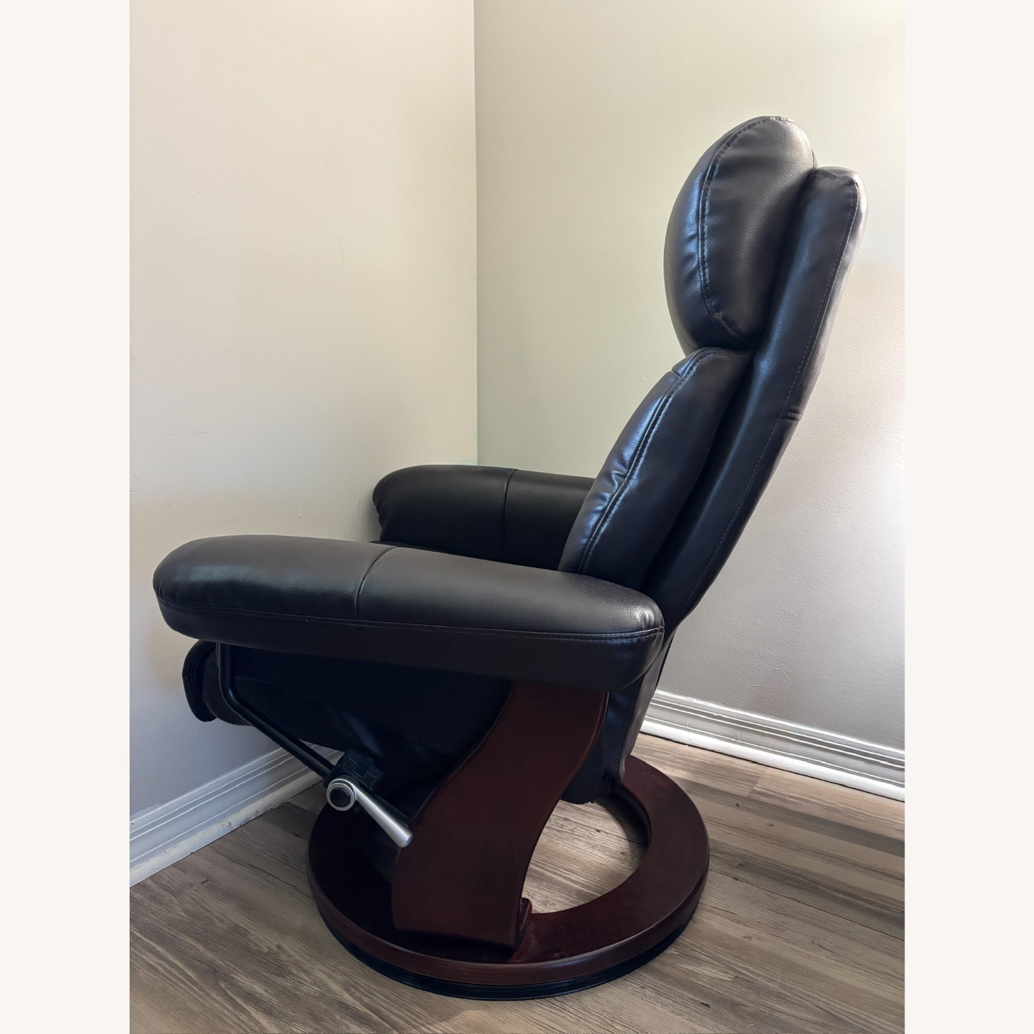 City Furniture Dark Brown Leather Recliner - image-4