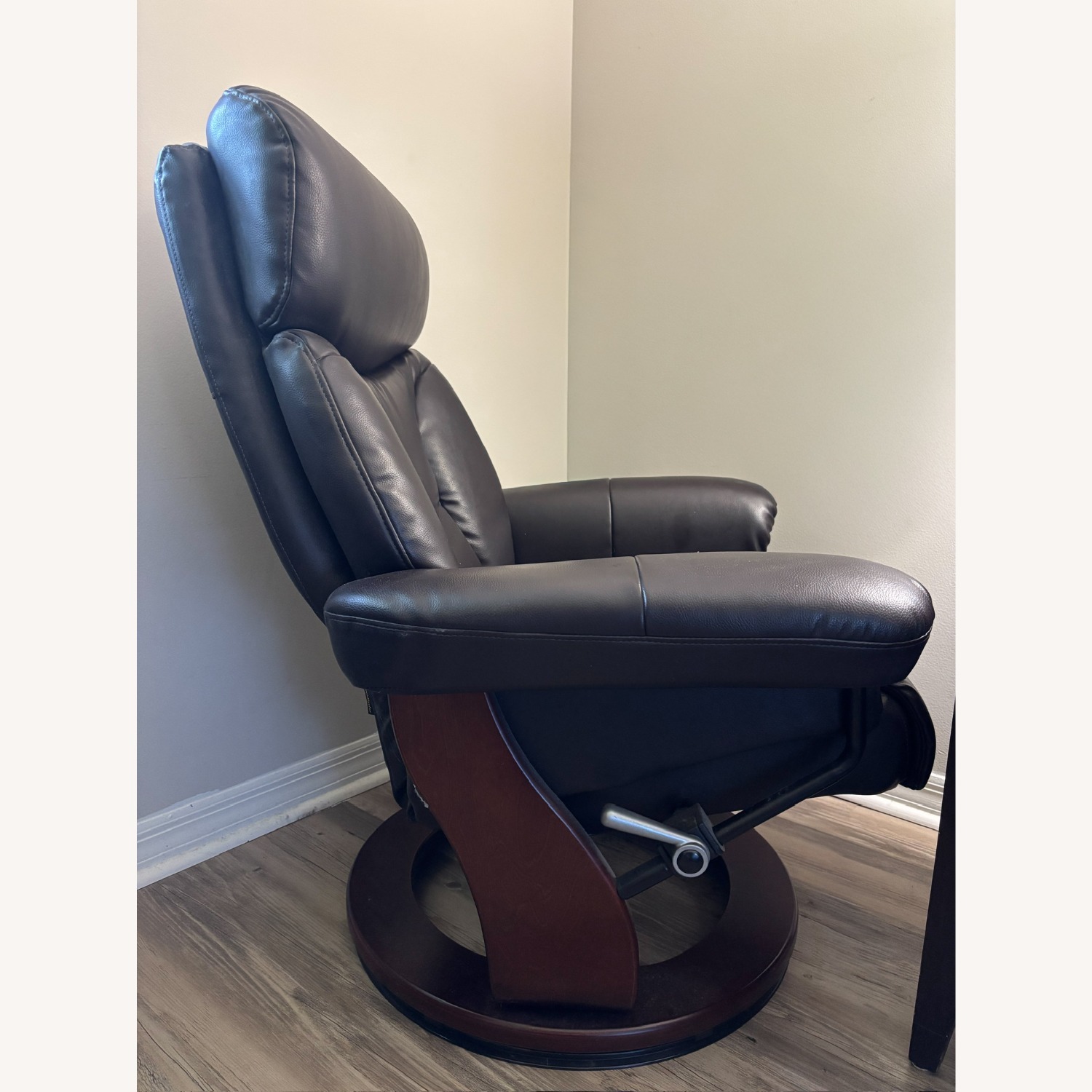 City Furniture Dark Brown Leather Recliner - image-3