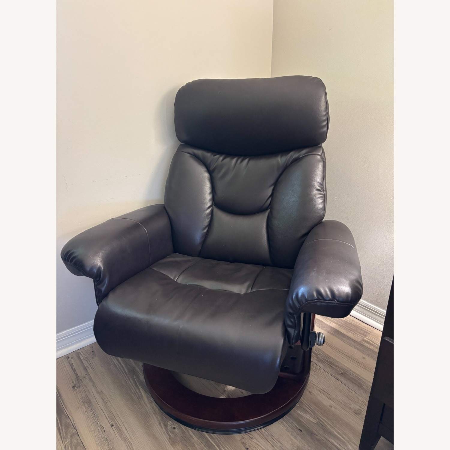 City Furniture Dark Brown Leather Recliner - image-6