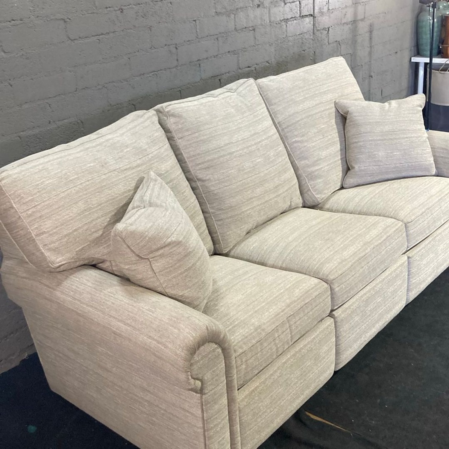 Stickley 3-Seat Sofa in Light Beige With Cushions - image-5