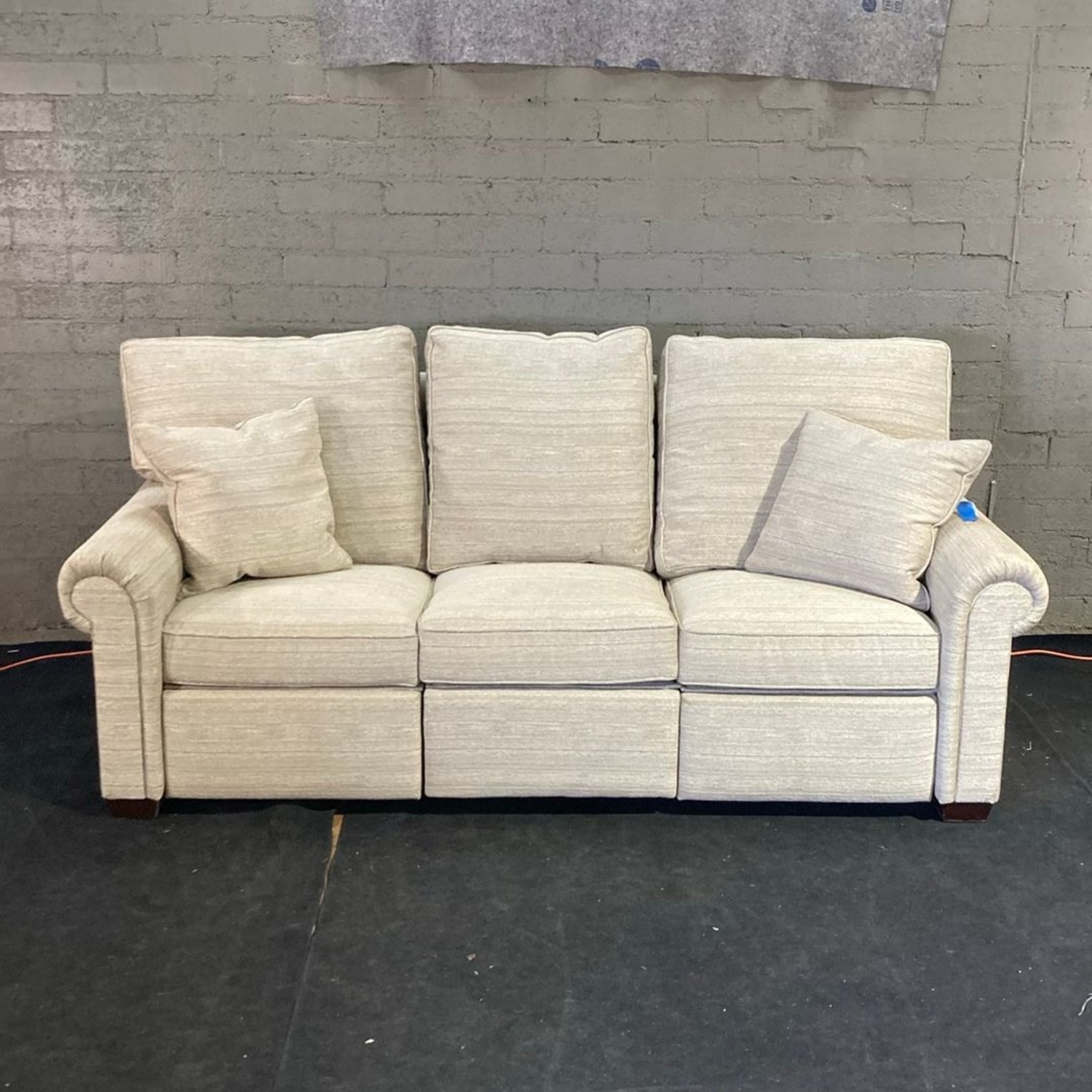Stickley 3-Seat Sofa in Light Beige With Cushions - image-7