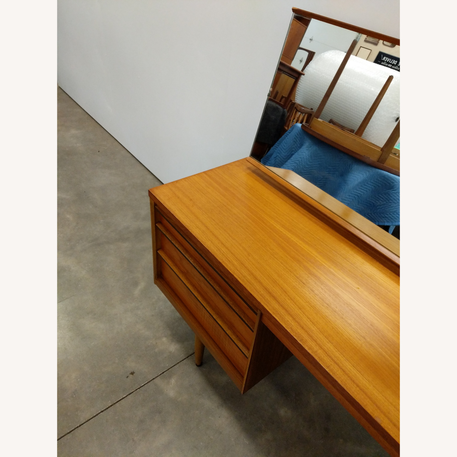 Vintage Mid Century Modern Austinsuite Vanity - image-5