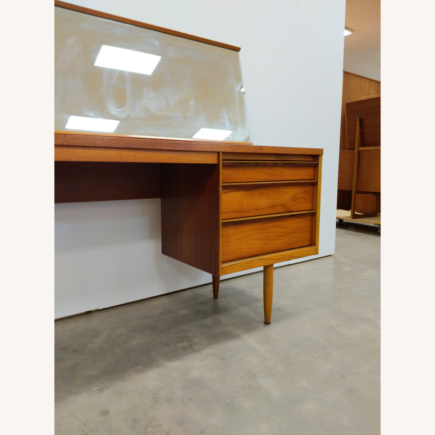 Vintage Mid Century Modern Austinsuite Vanity - image-7