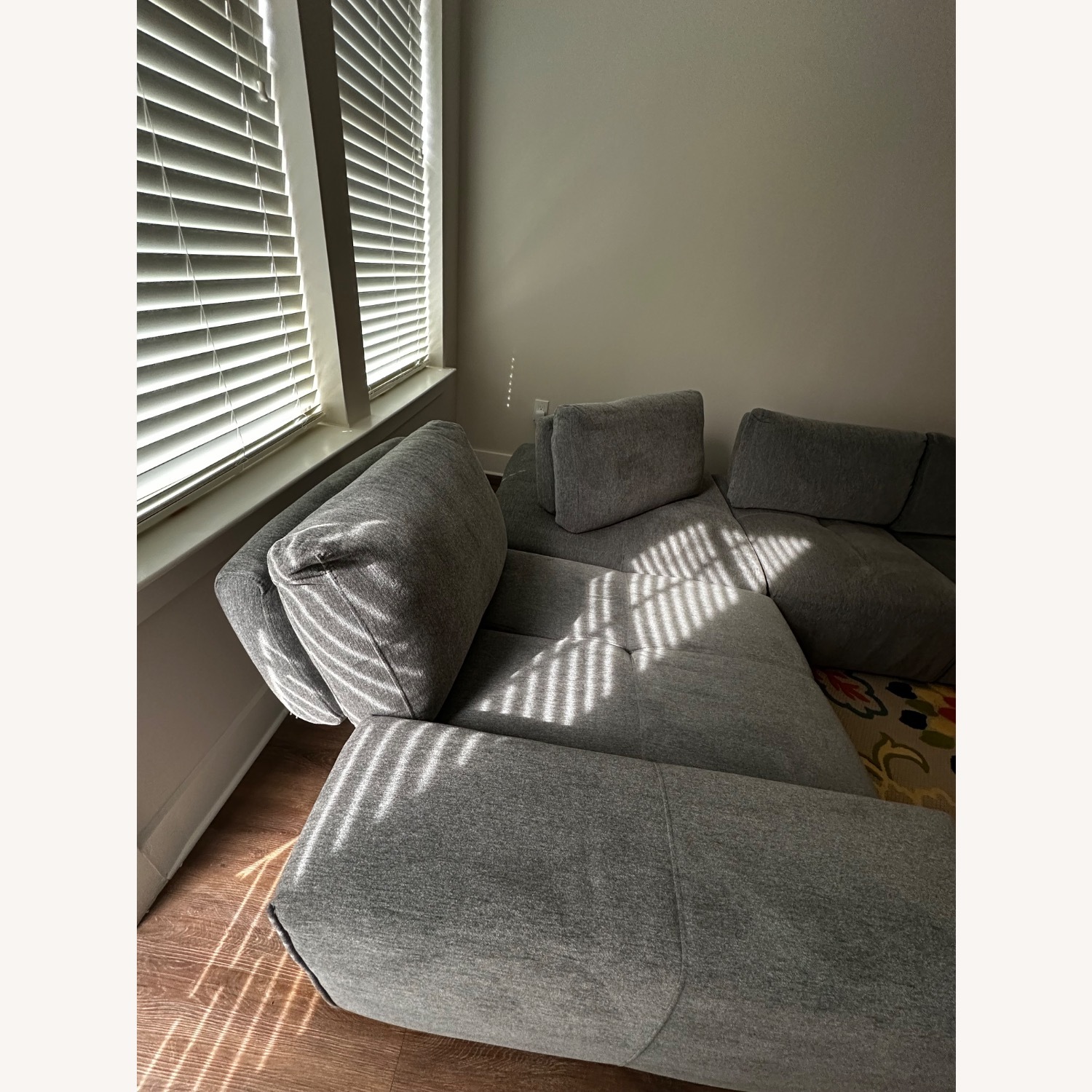 Rooms To Go Gray 5 Piece Sectional - image-6