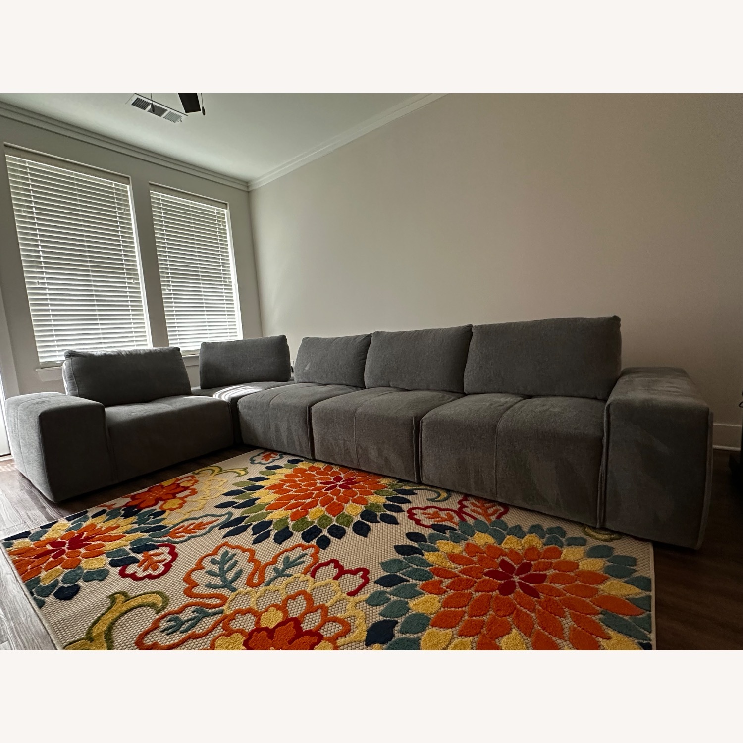 Rooms To Go Gray 5 Piece Sectional - image-2