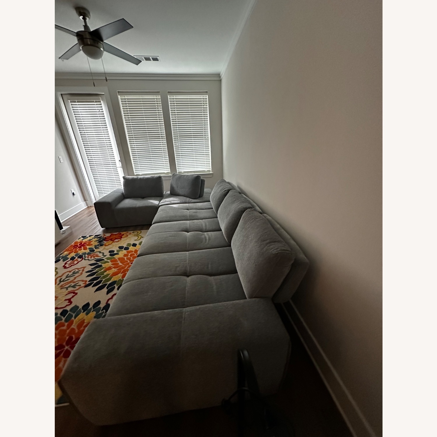 Rooms To Go Gray 5 Piece Sectional - image-4