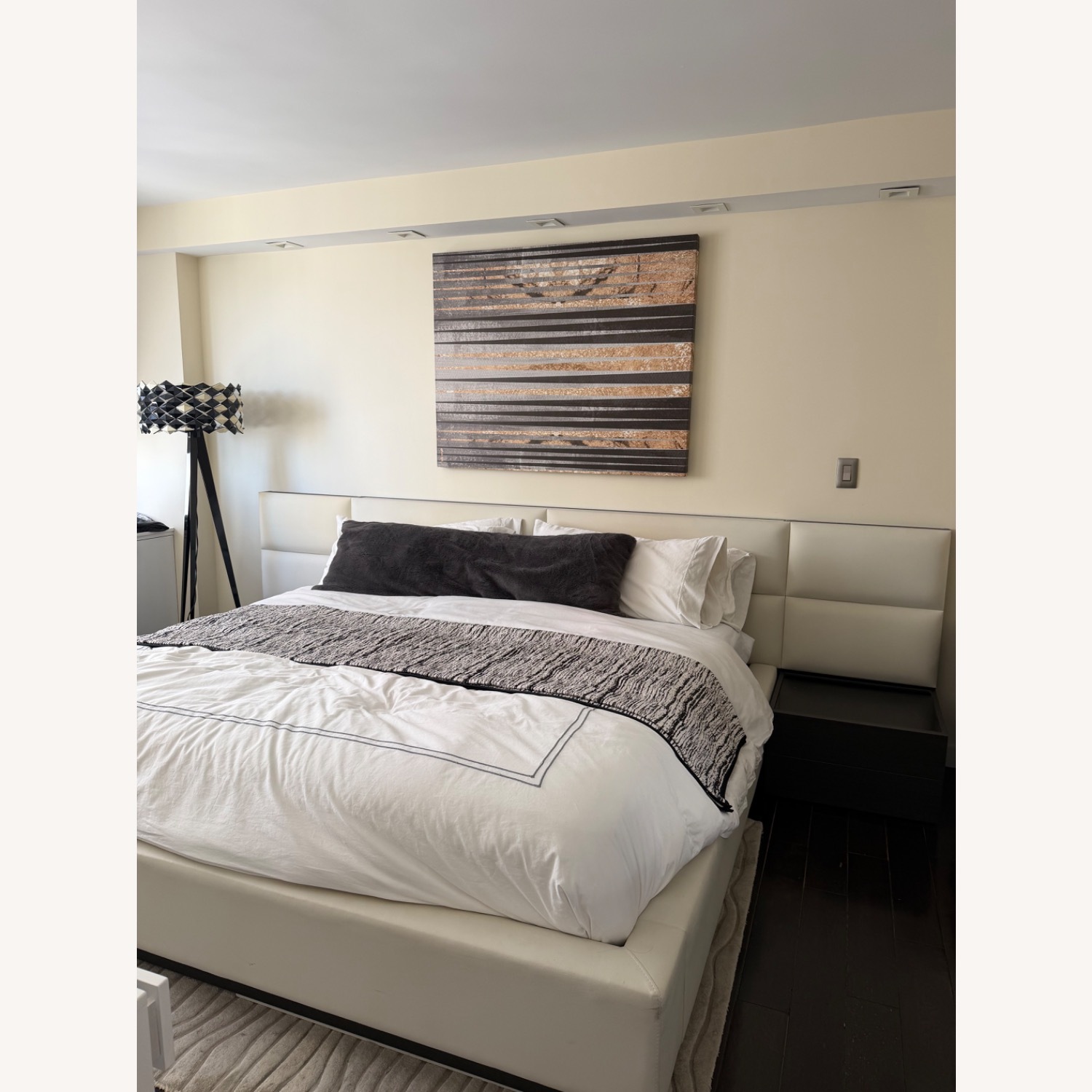 Lazzoni Istanbul White Leather King Bed - image-1
