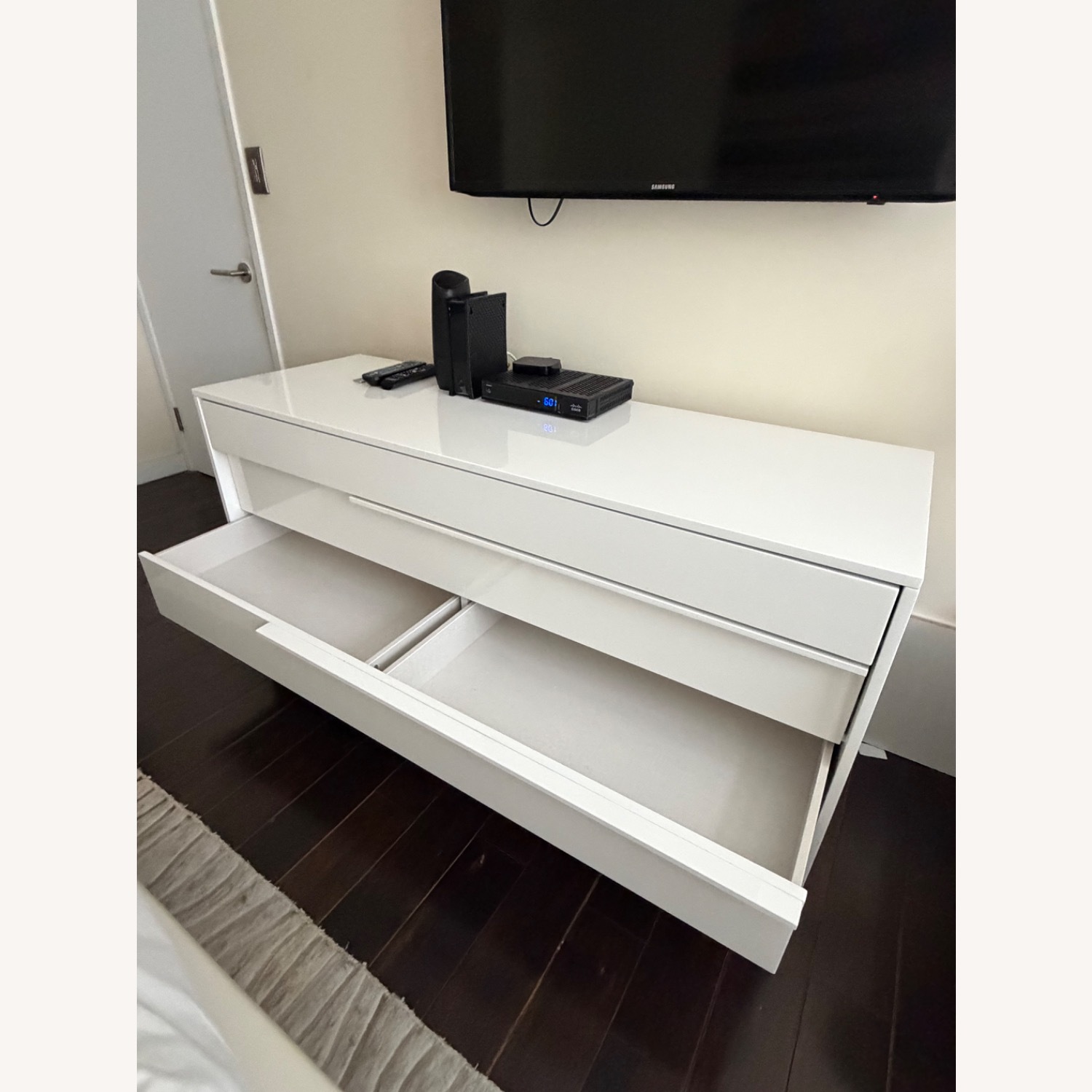 Modani White Dresser - 4 Drawers - image-2