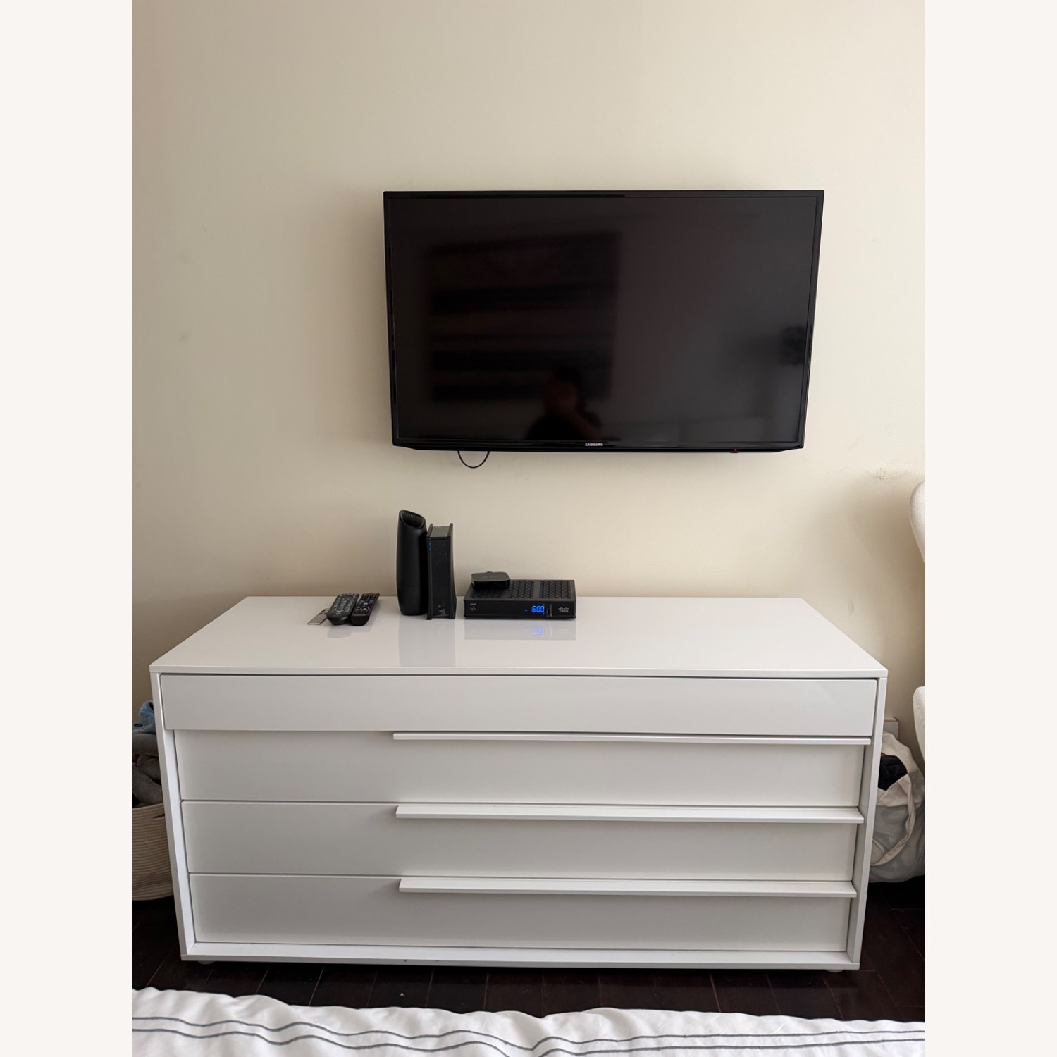 Modani White Dresser - 4 Drawers - image-3