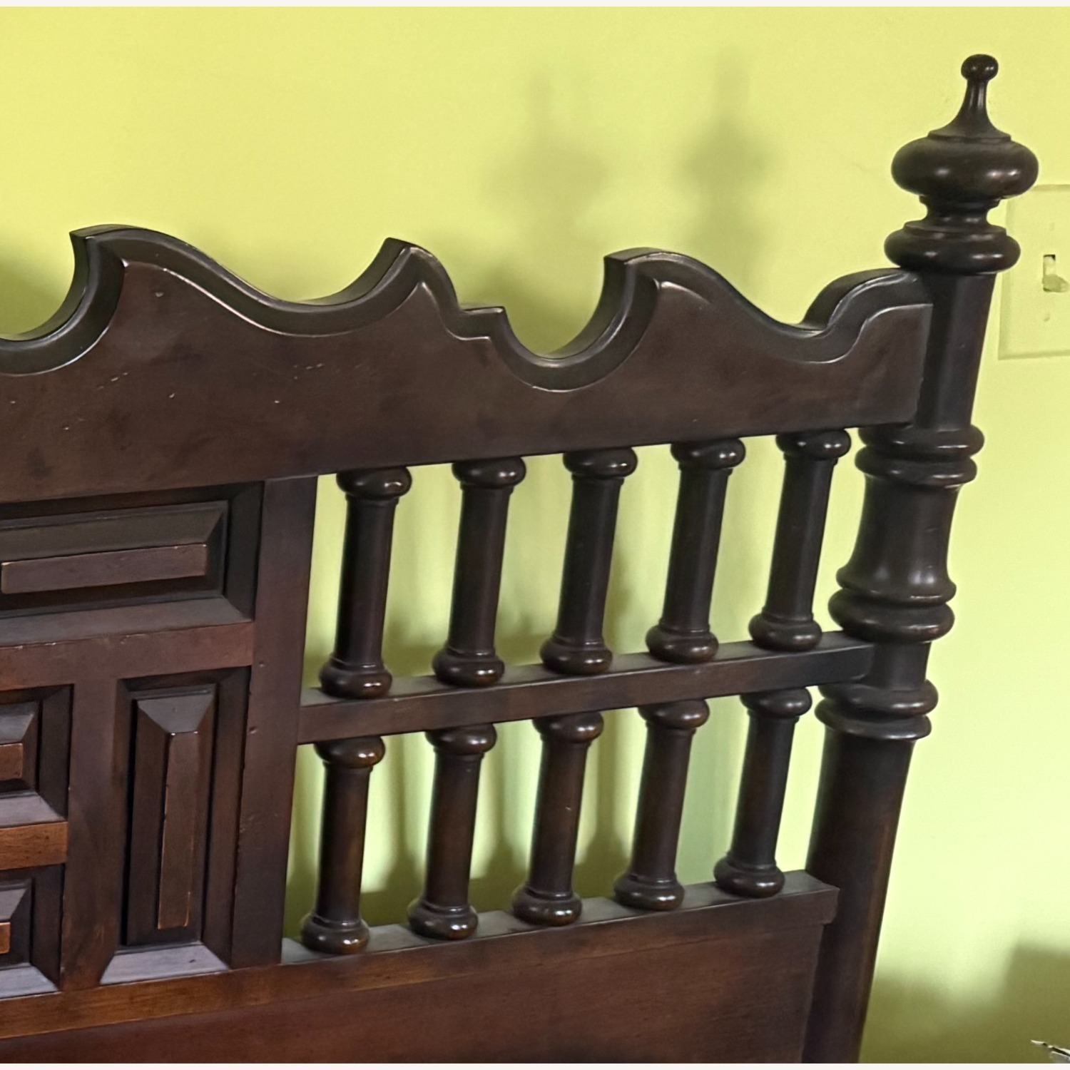 Drexel Headboard attaches to bedframe - image-2