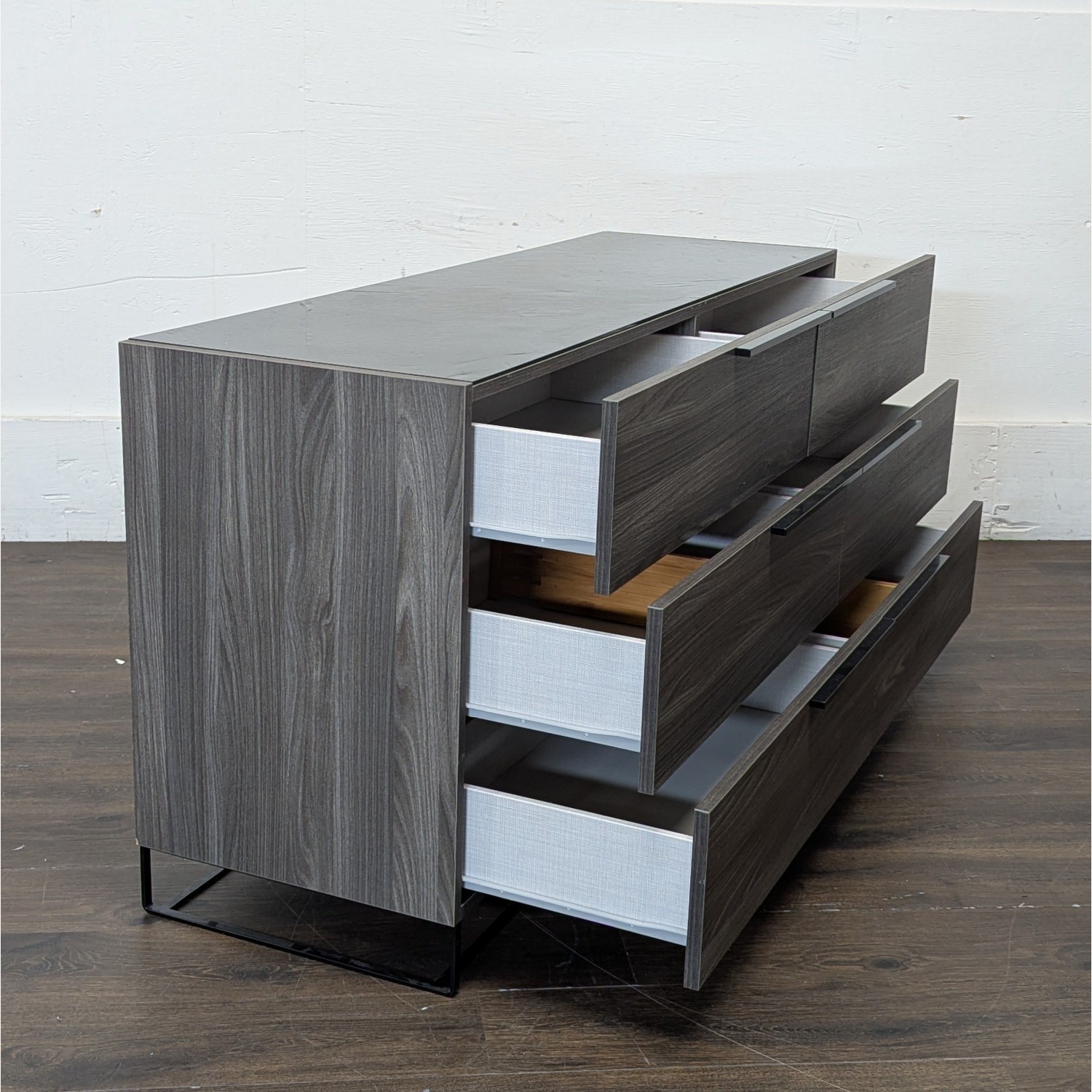 Modrest Modern 6-Drawer Dresser - image-3
