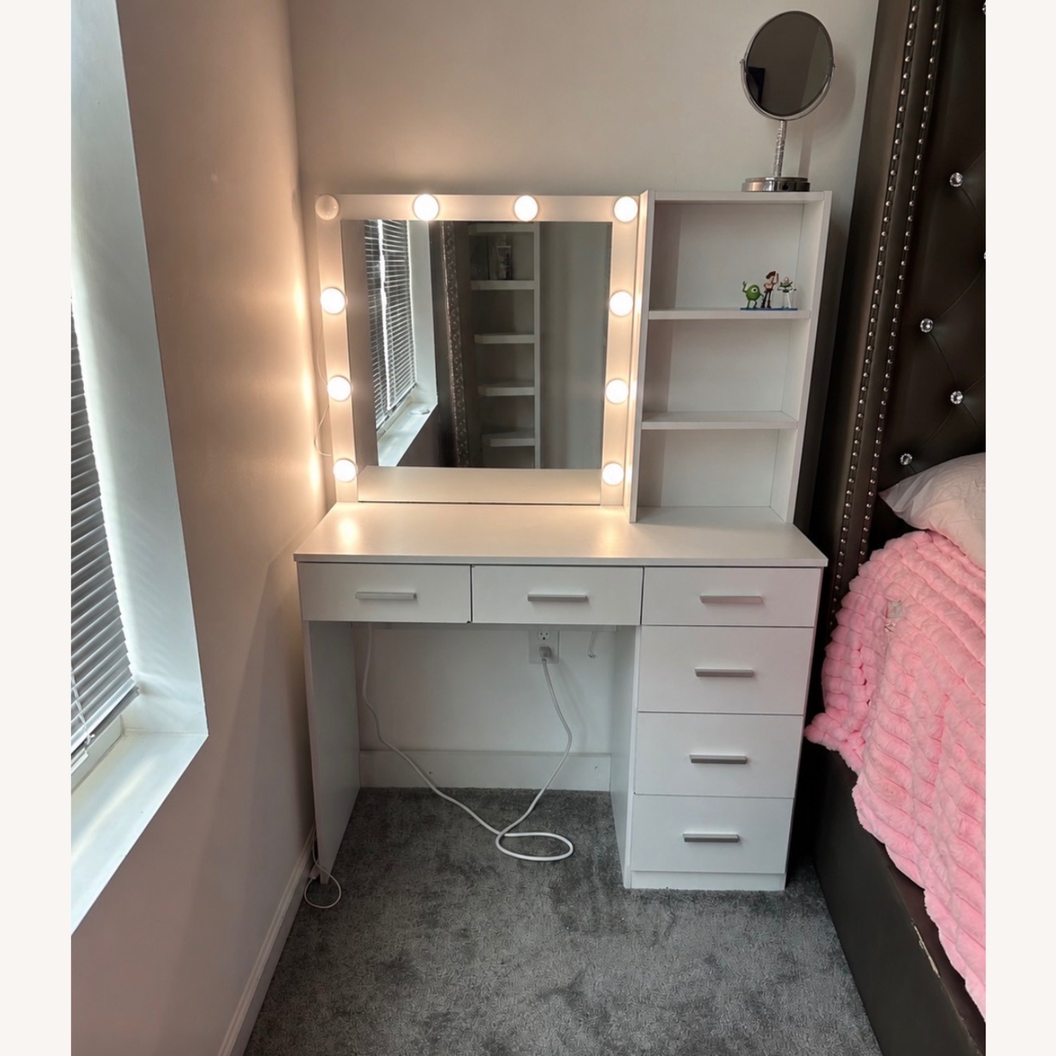 White Desk - image-1