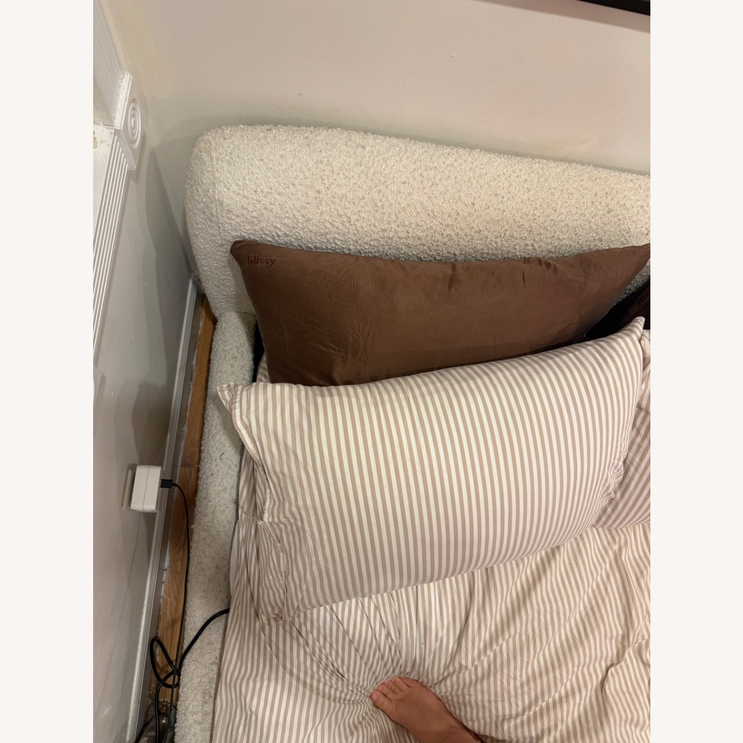 Jennifer Taylor White Boucle Queen Bed - image-5