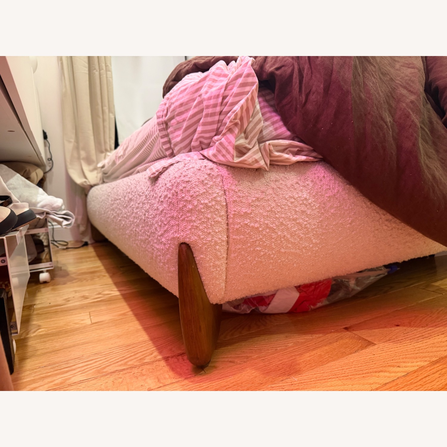 Jennifer Taylor White Boucle Queen Bed - image-4