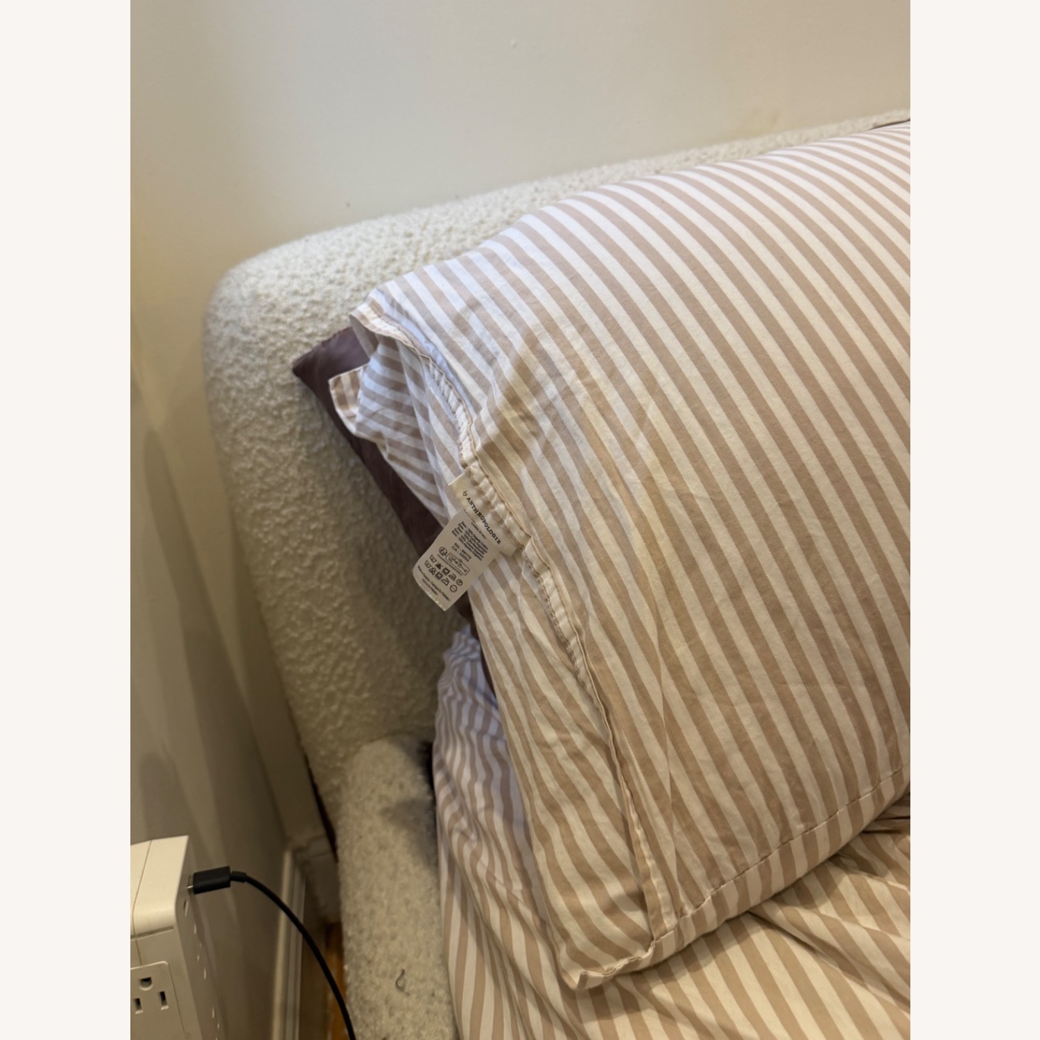 Jennifer Taylor White Boucle Queen Bed - image-3