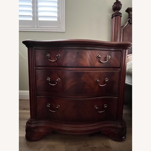 Used Thomasville Furniture Industries Nightstands for sale on AptDeco