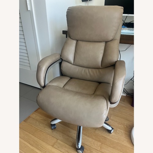 Used Raymour & Flanigan Adira Office Chair for sale on AptDeco