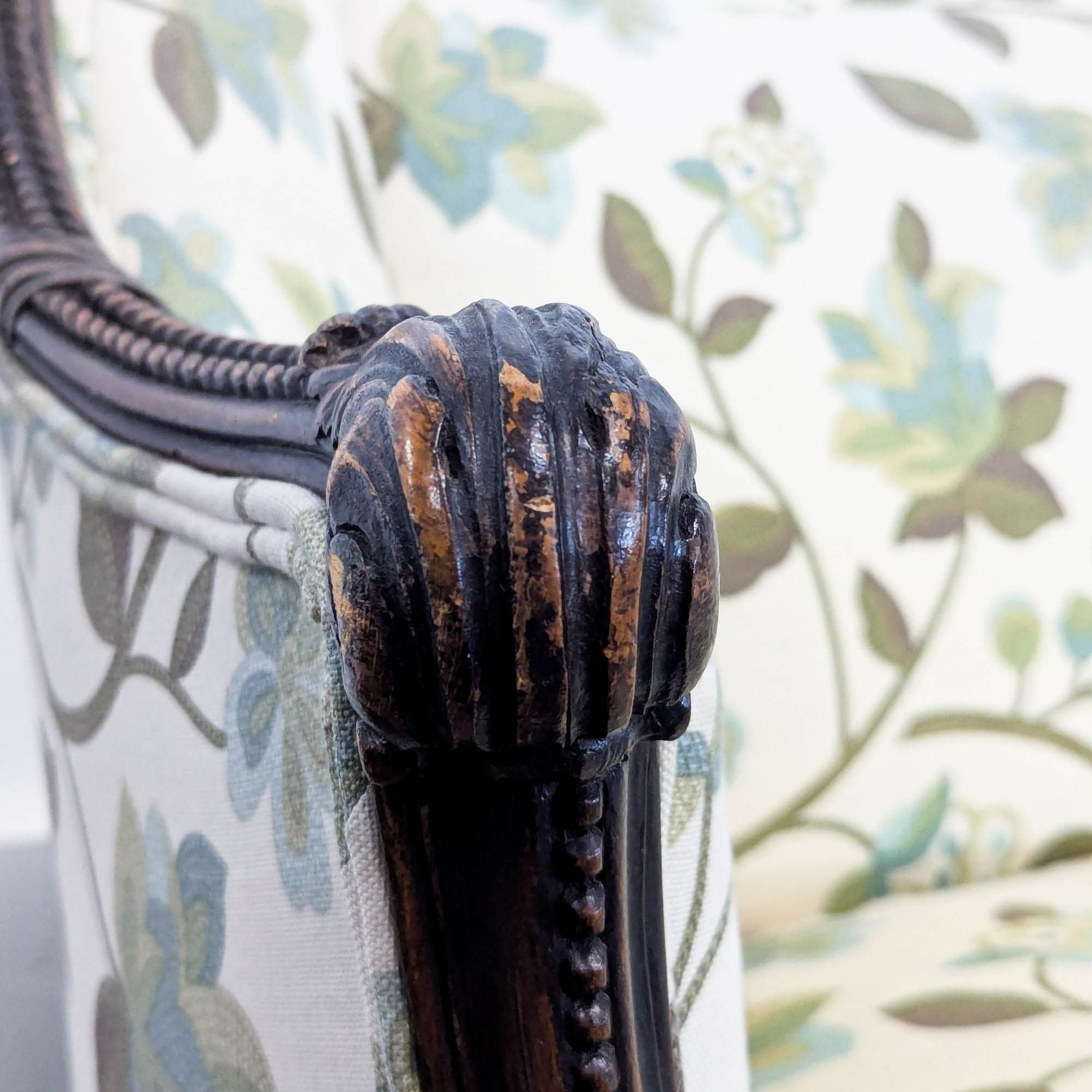 Charming Vintage 3-Seat Sofa  - image-4